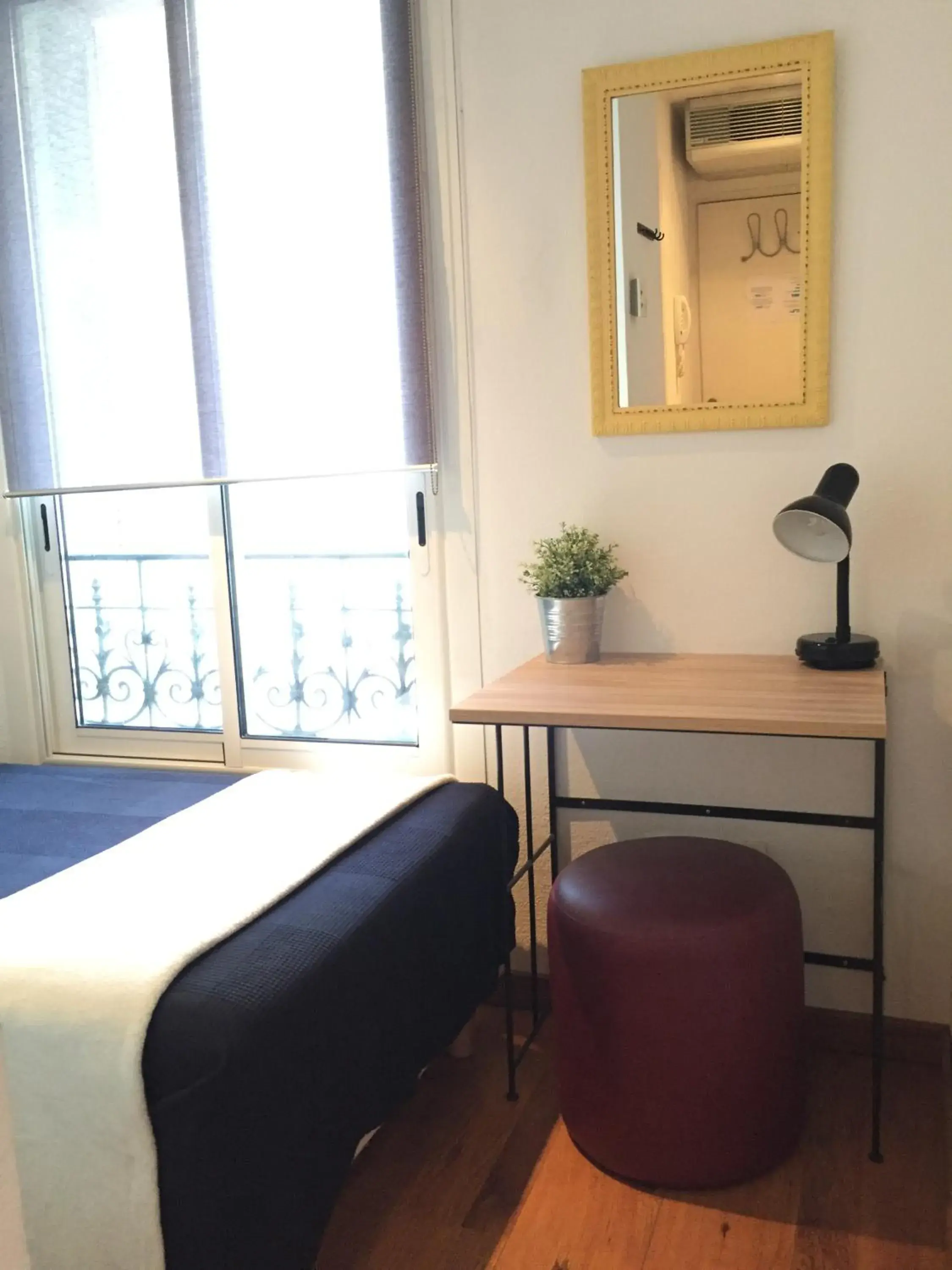 Day, Seating Area in Hôtel du Petit Louvre