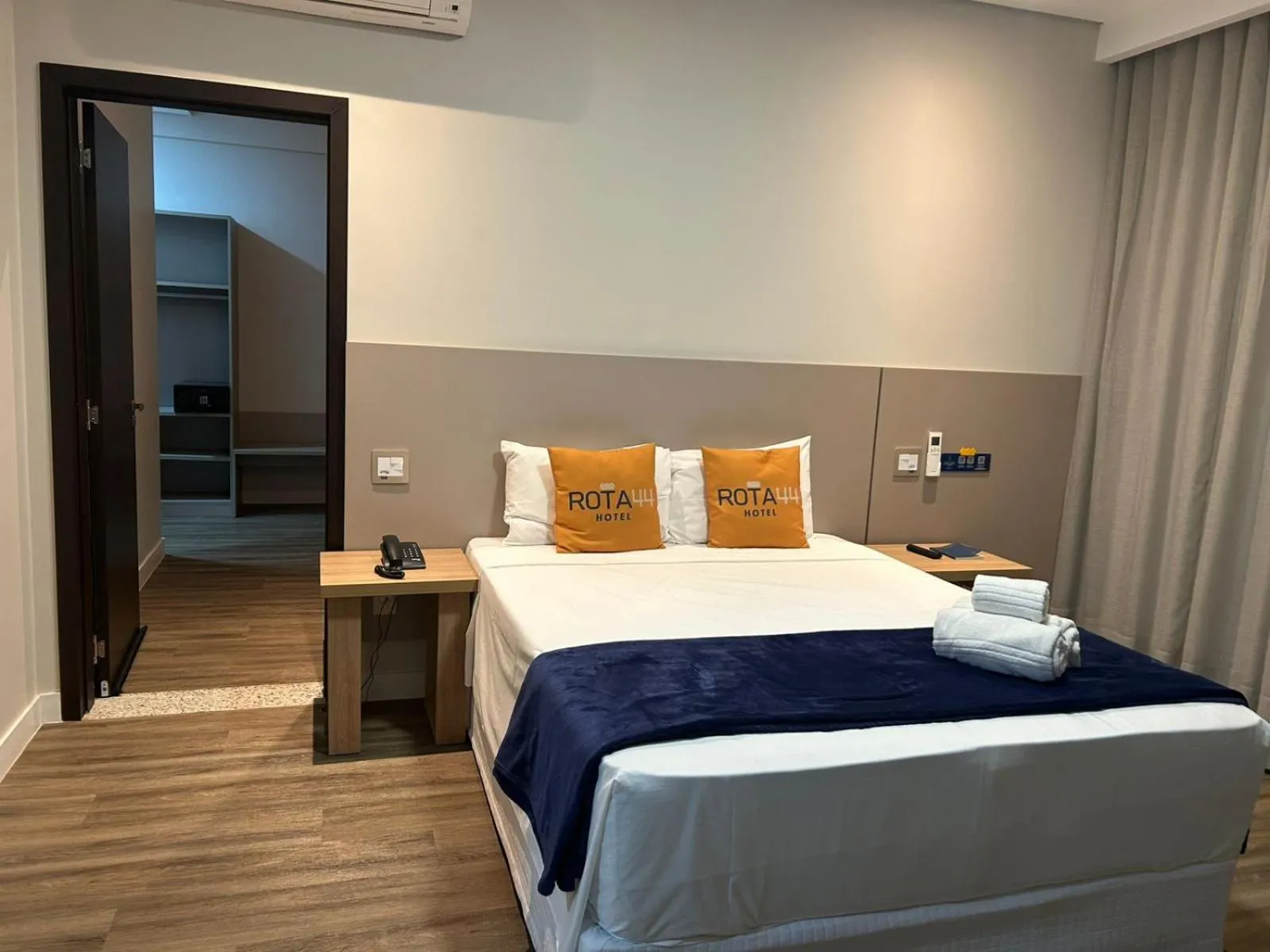 Photo of the whole room, Bed in Rota 44 Hotel