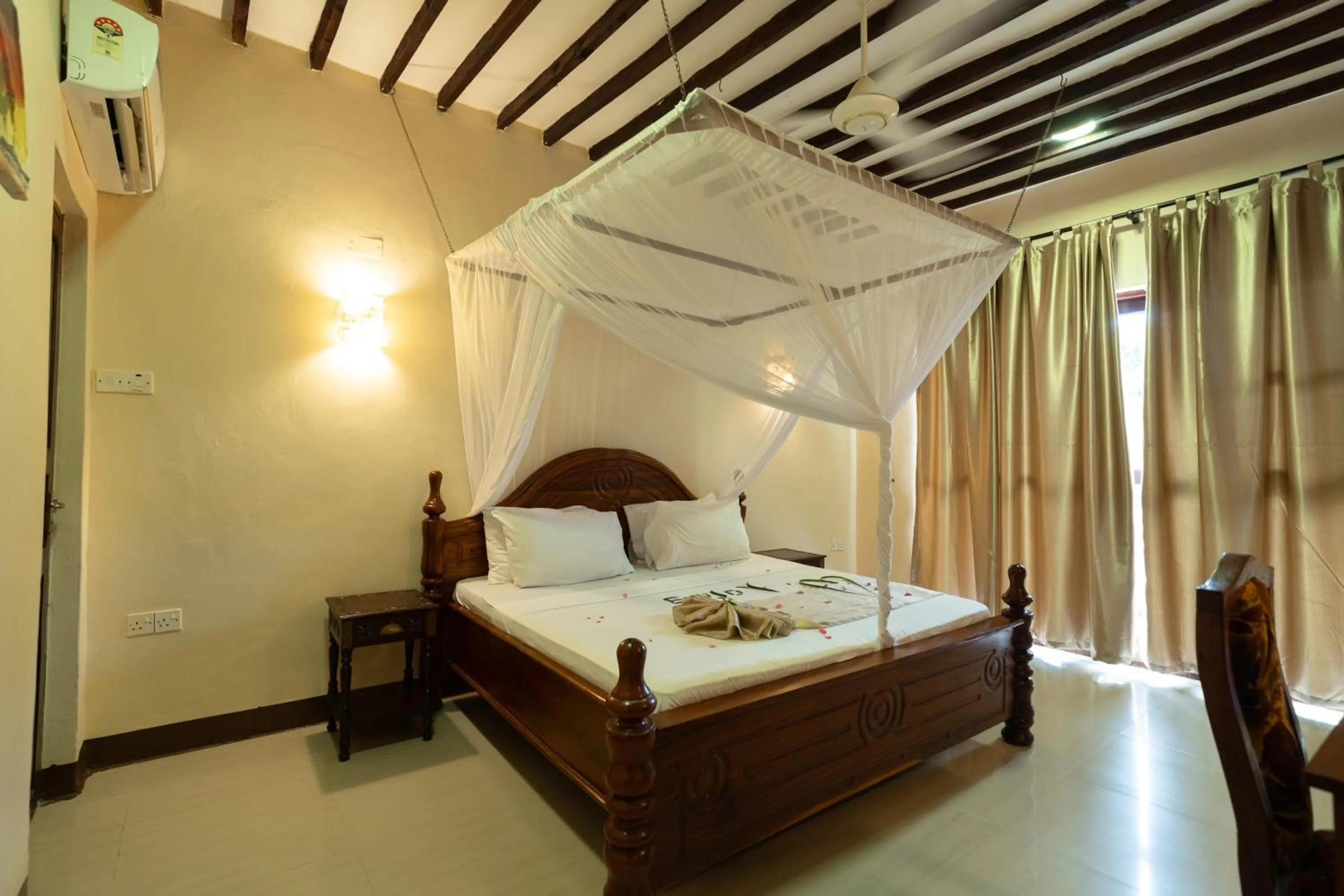 Bed in Amaan Beach Bungalows
