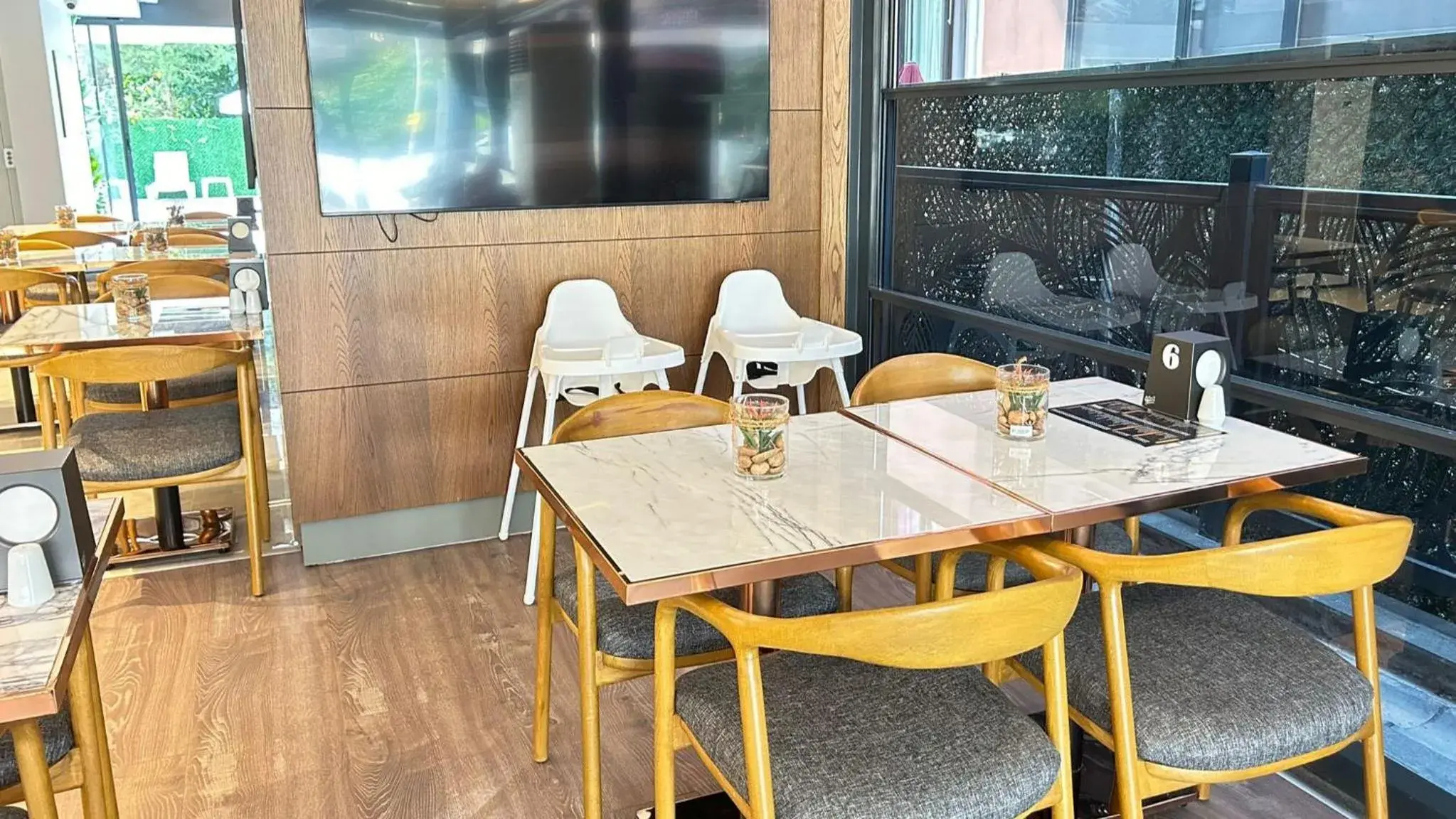 Restaurant/places to eat in Sam Hotel Restaurant/places to eat in Sam Hotel