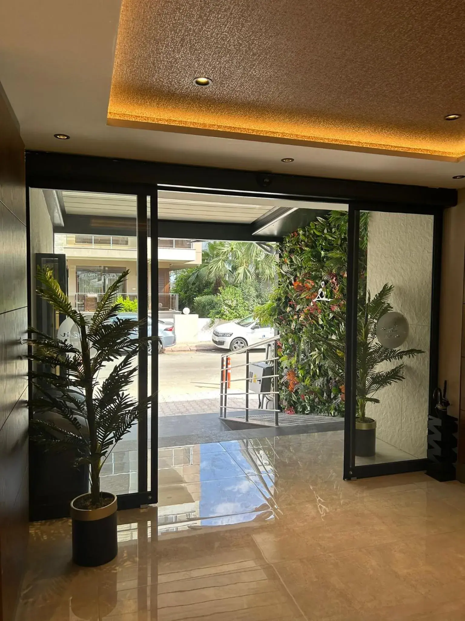 Facade/entrance in Sam Hotel Facade/entrance in Sam Hotel