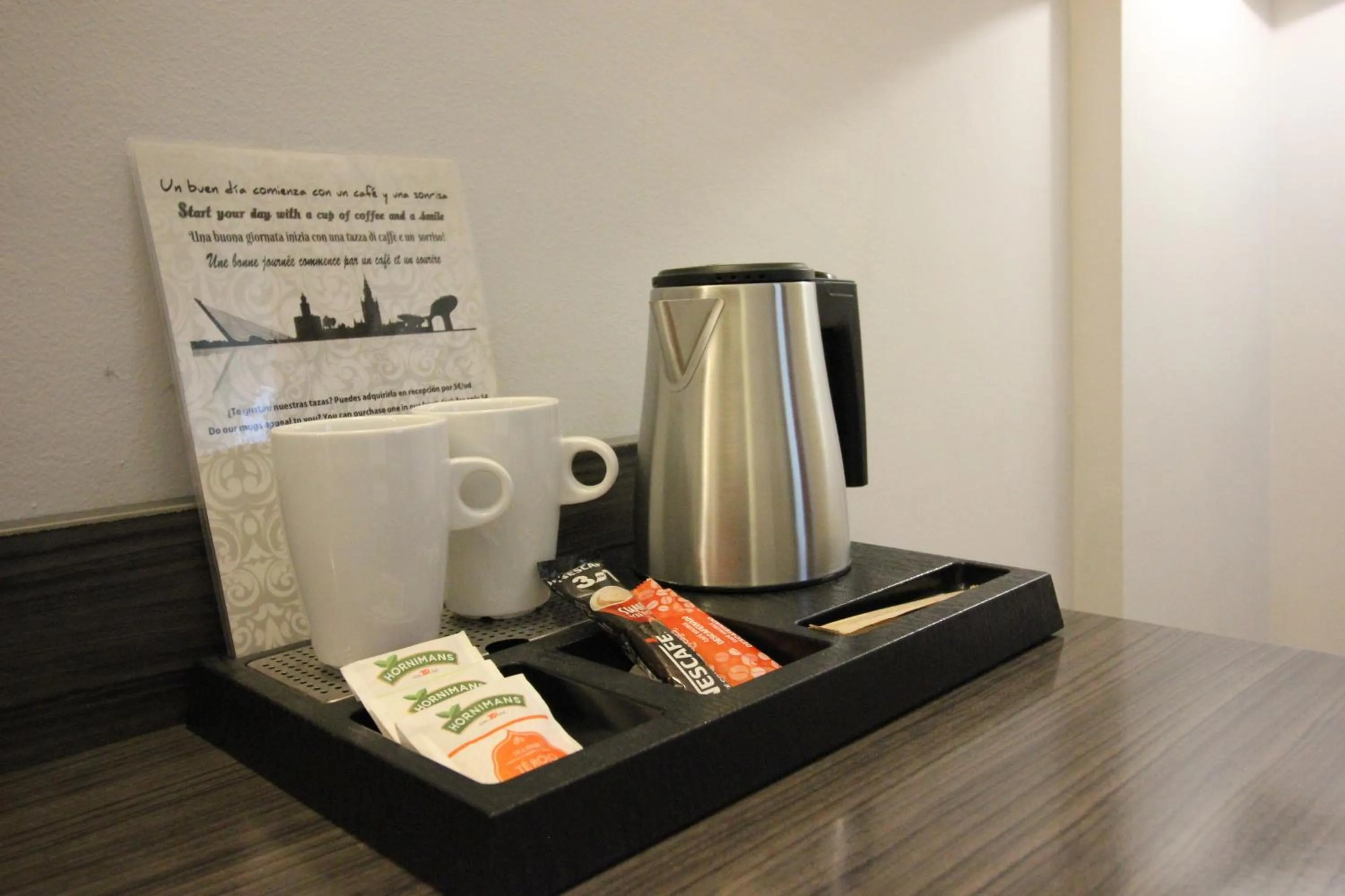 Coffee/tea facilities in Hotel Venecia