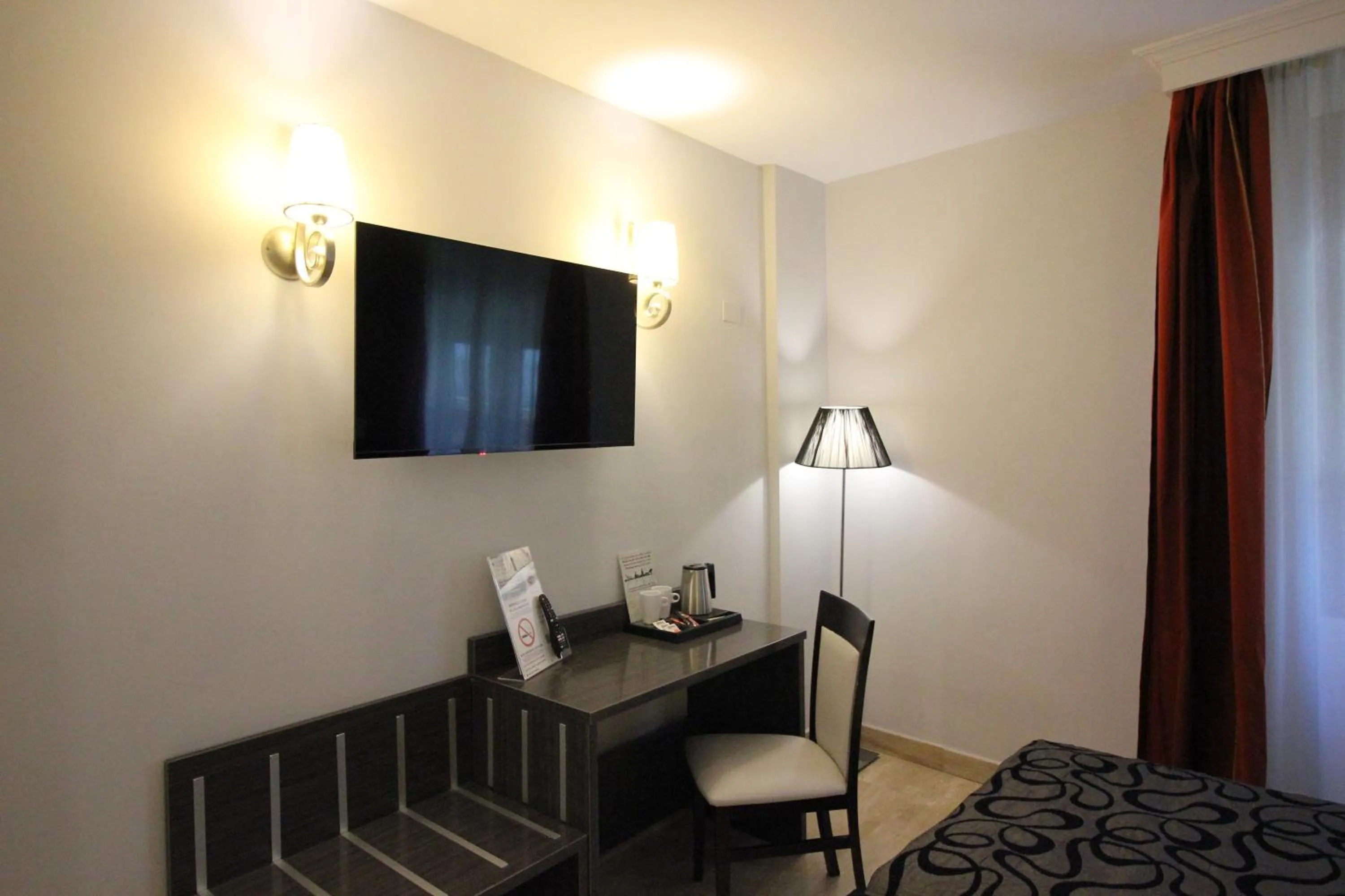 TV and multimedia, Bed in Hotel Venecia