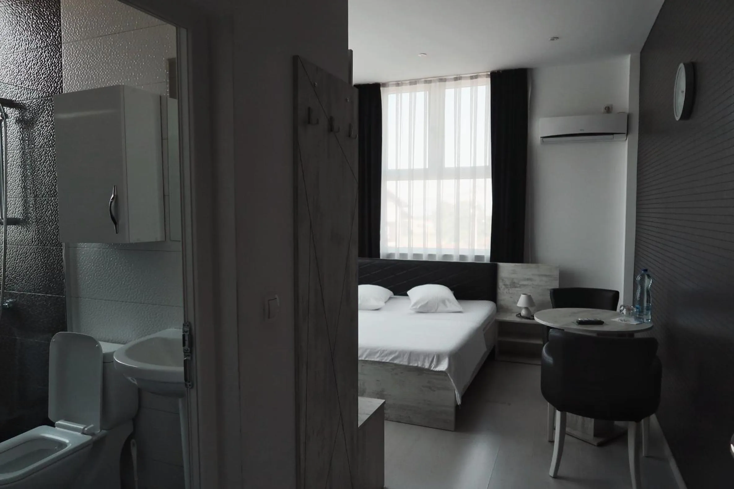 Bathroom, Bed in Hotel Antika