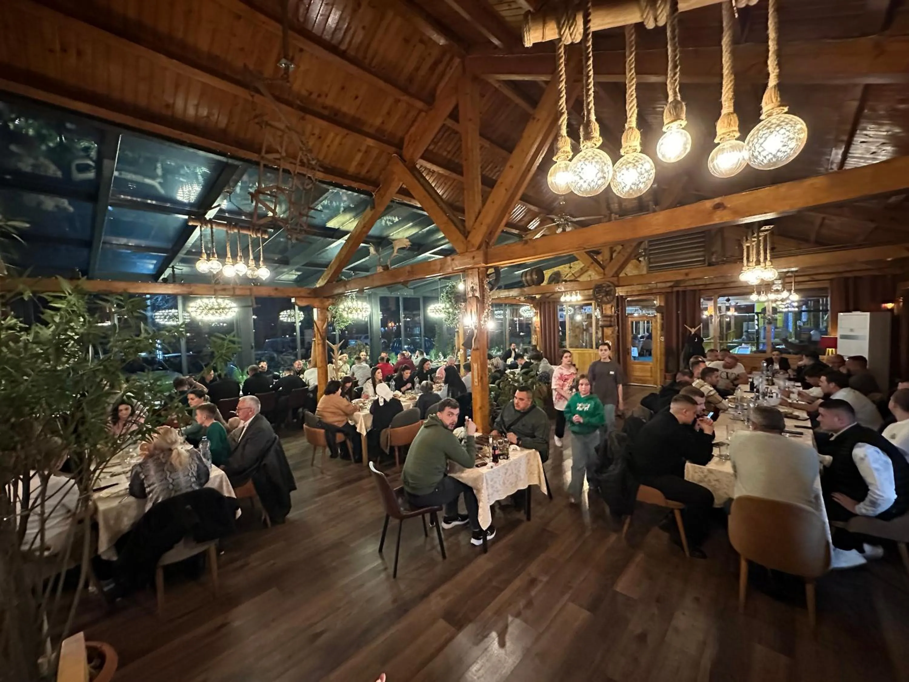 Restaurant/places to eat in Hotel Antika