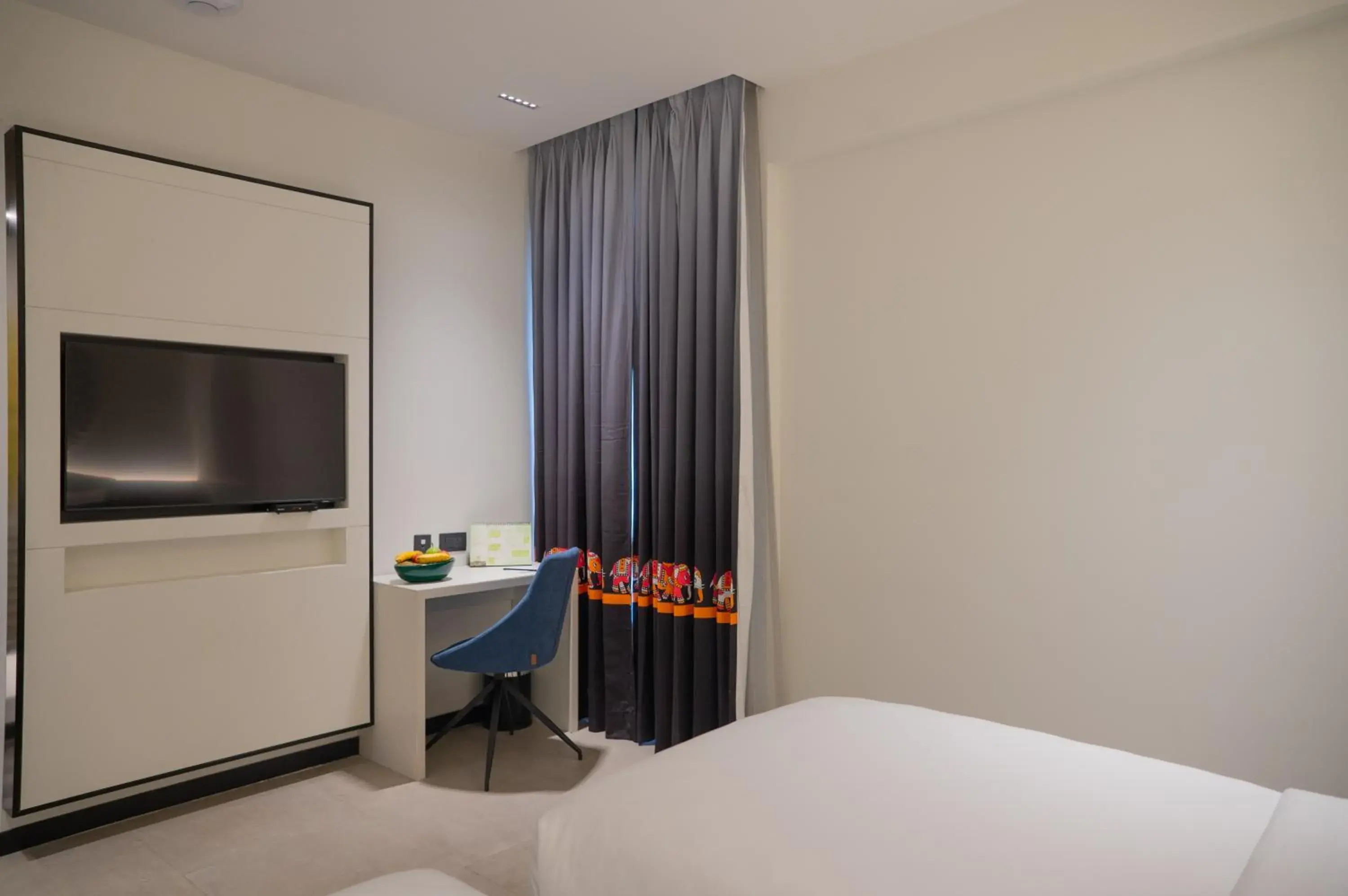 Communal lounge/ TV room, Bed in ZIBE Luxe Kakinada by GRT Hotels Communal lounge/ TV room, Bed in ZIBE Luxe Kakinada by GRT Hotels