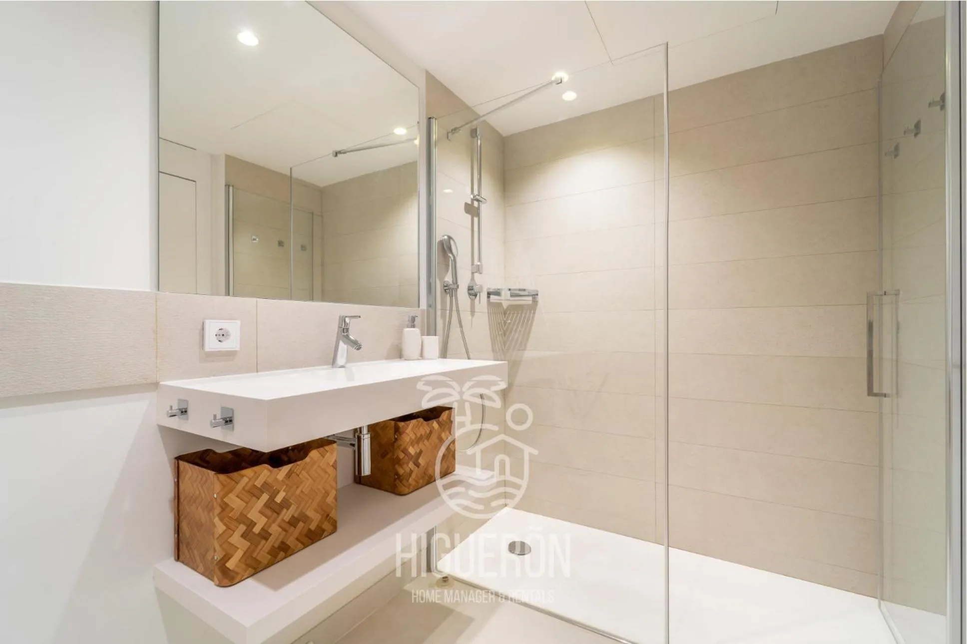 Shower in HigueronRentals Casa Leia