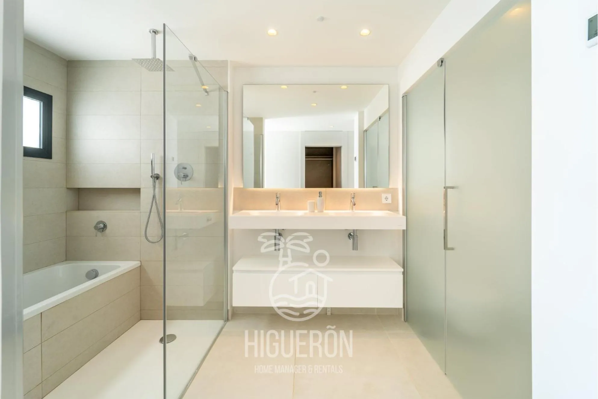 Shower in HigueronRentals Casa Leia