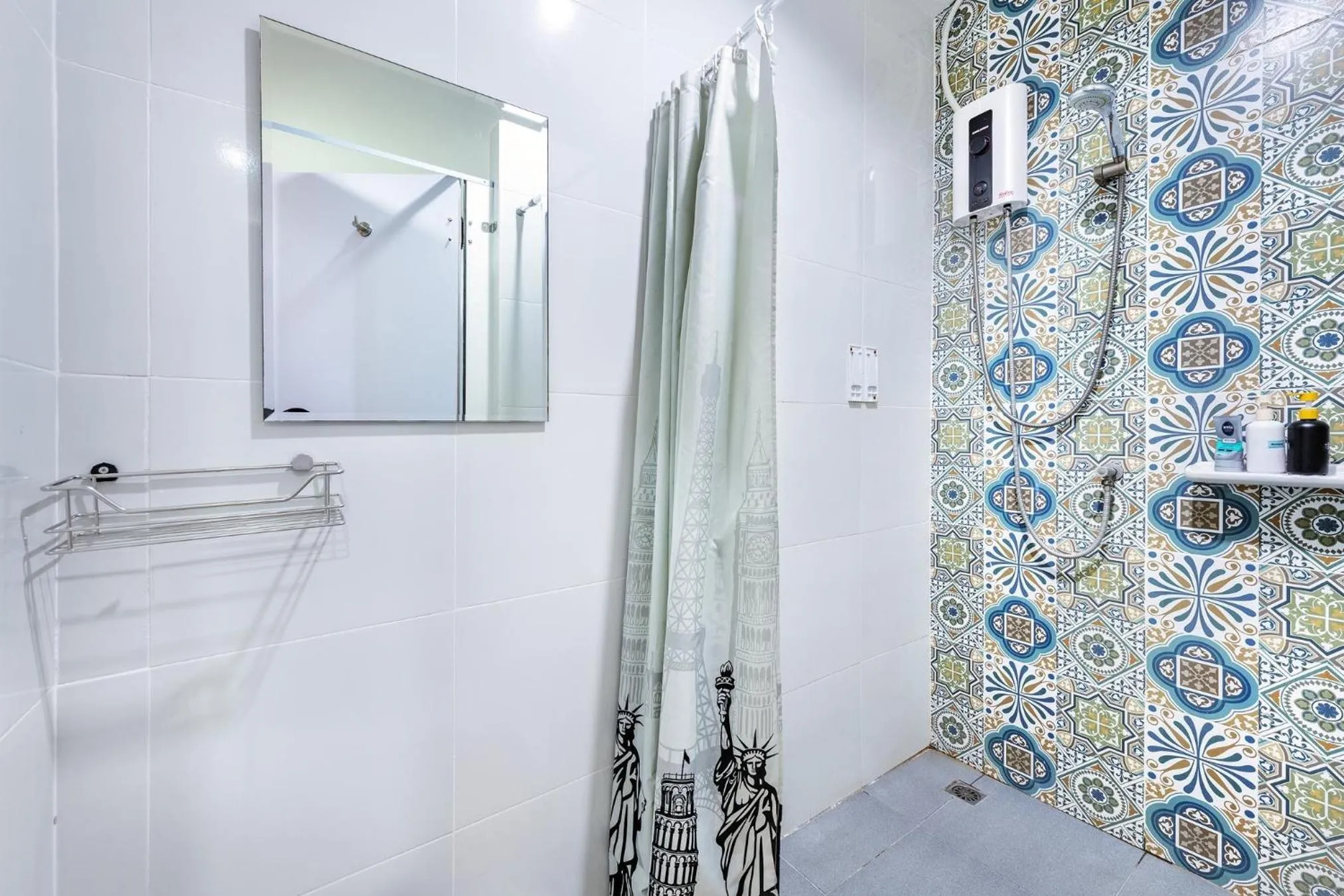 Shower in Visut House Hostel