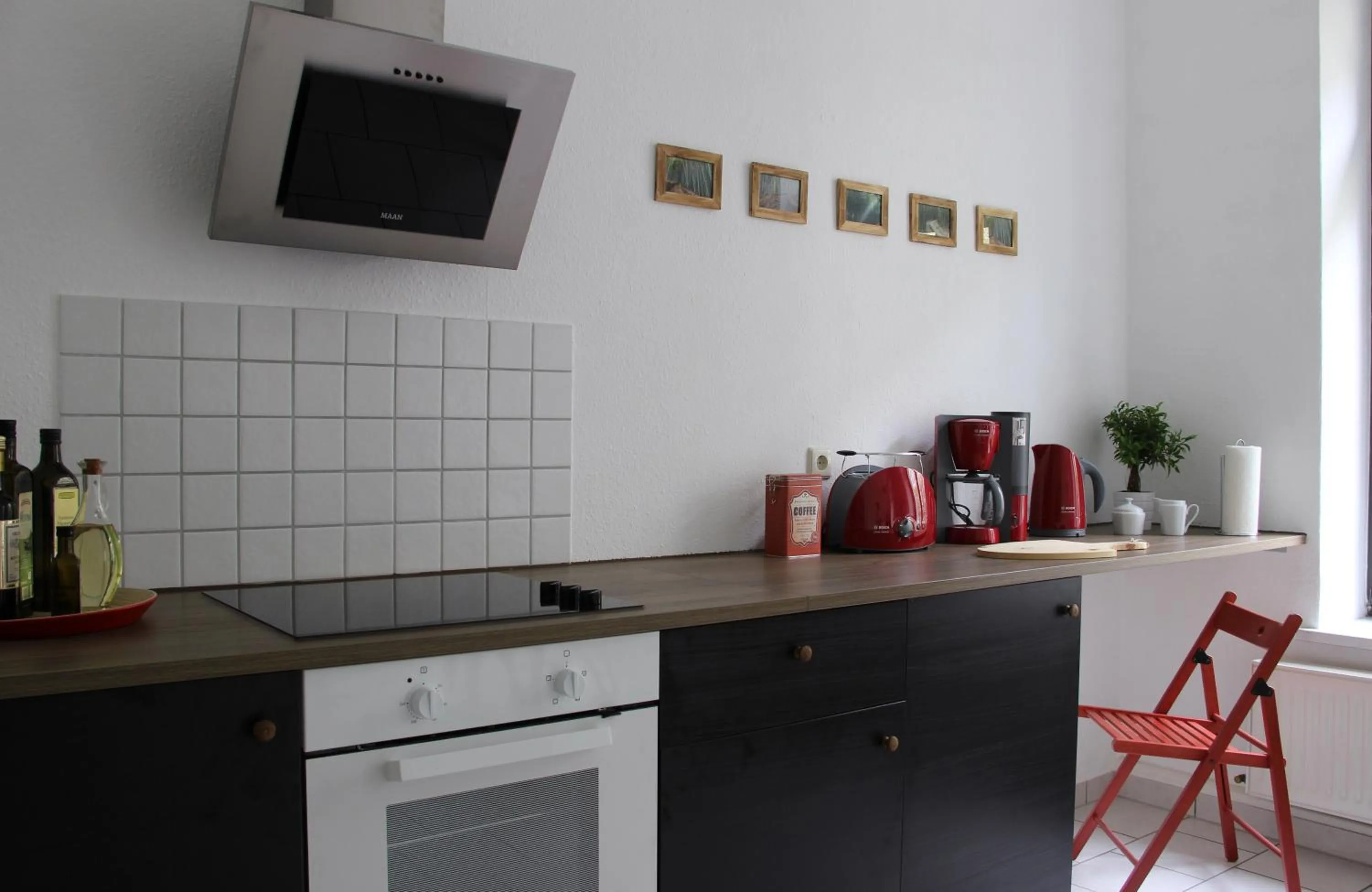 Coffee/tea facilities in Leon Apartments