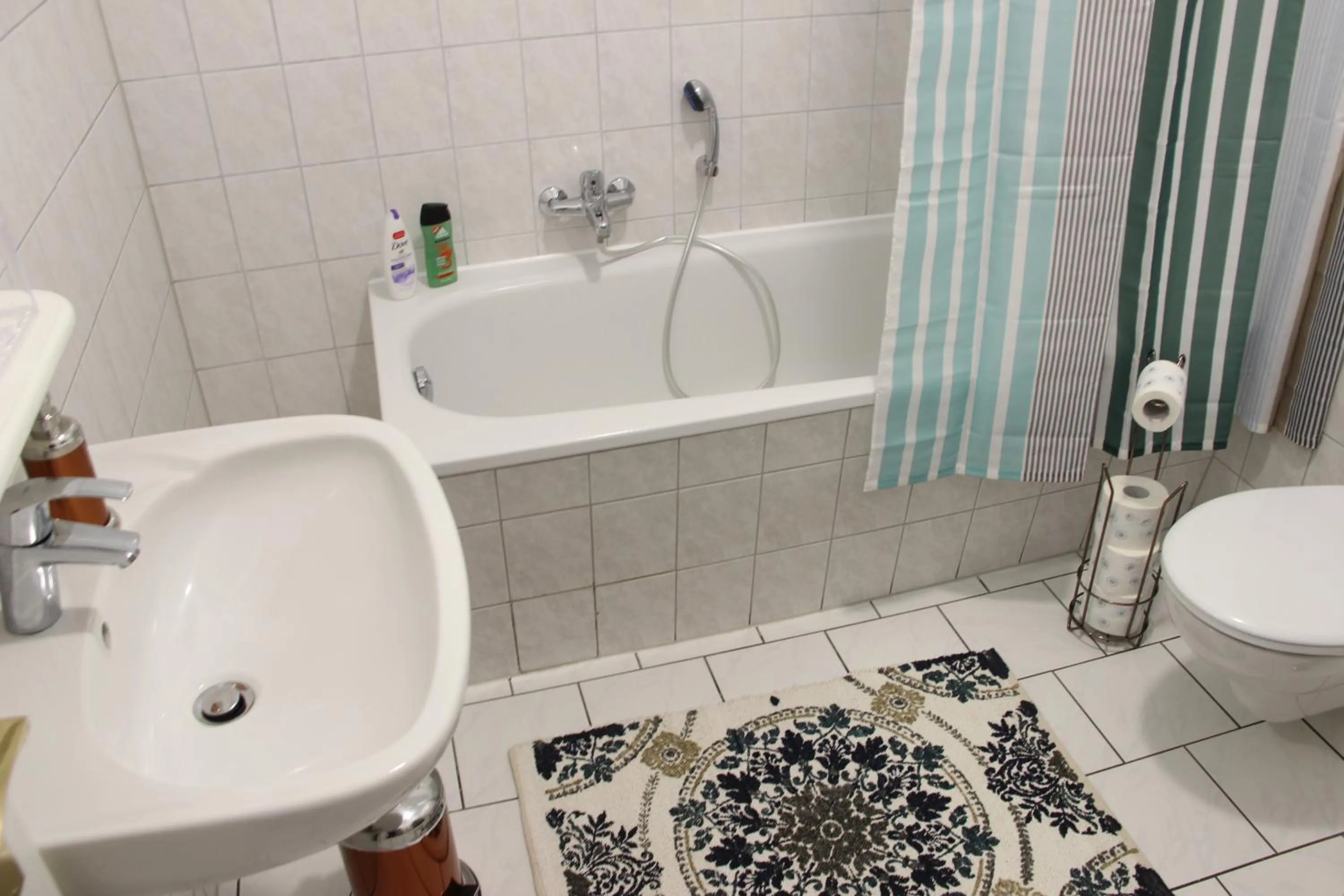 Bathroom in Leon Apartments