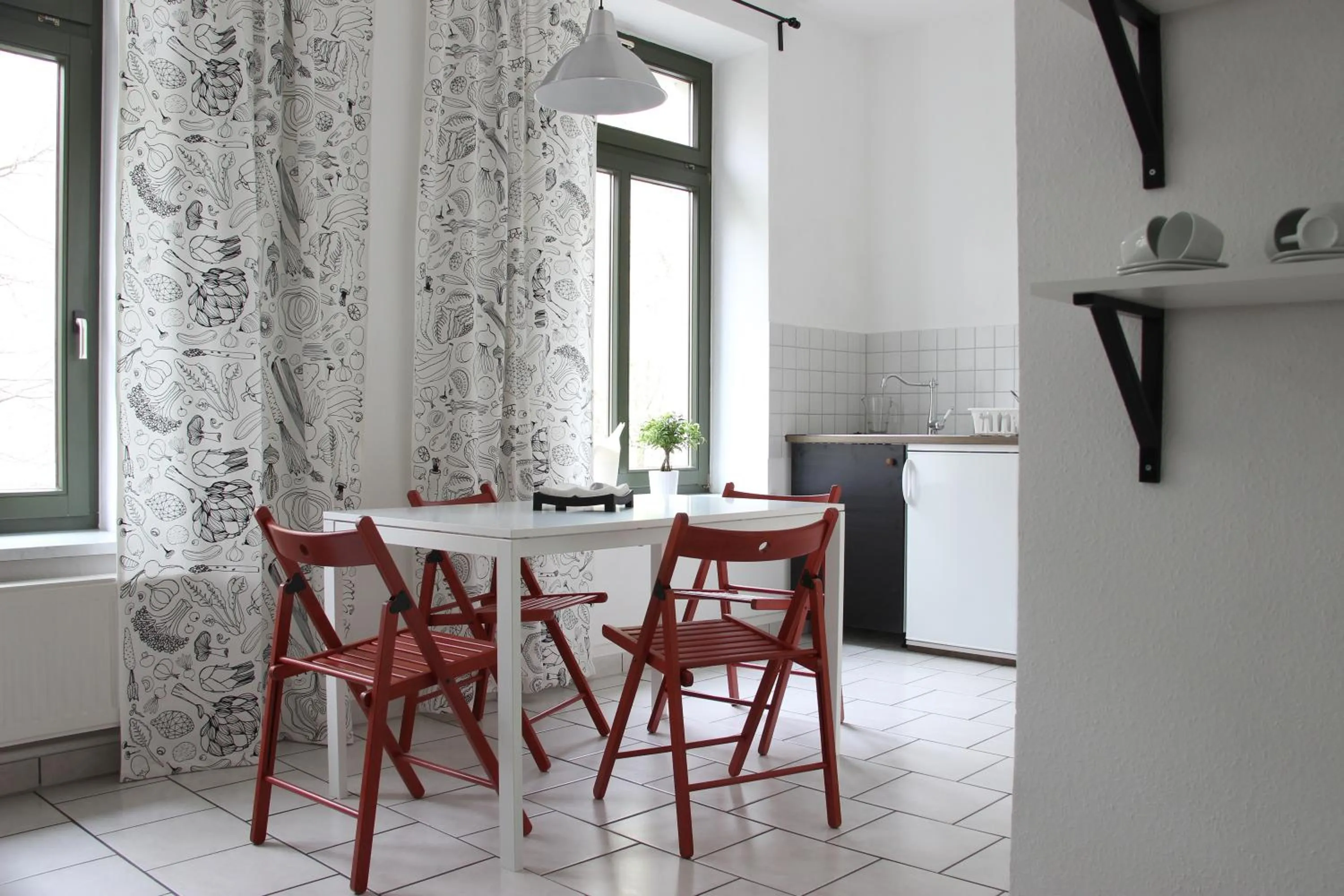 Dining area in Leon Apartments