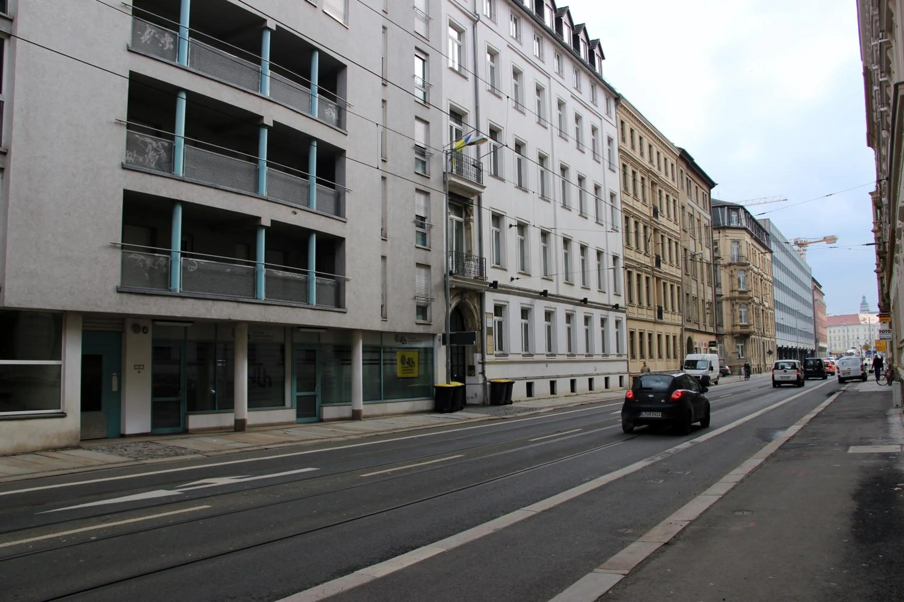 Facade/entrance in Leon Apartments