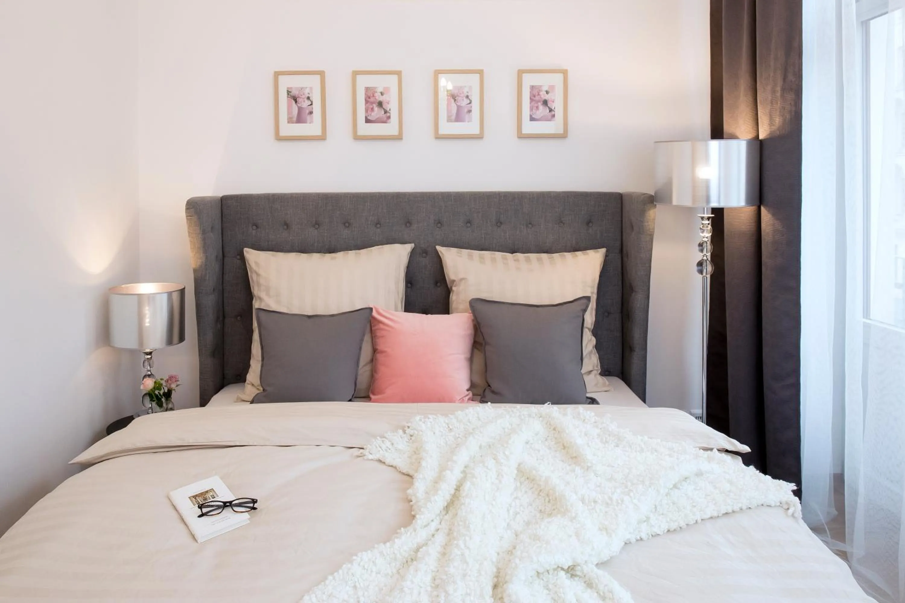 Bedroom, Bed in Leon Apartments