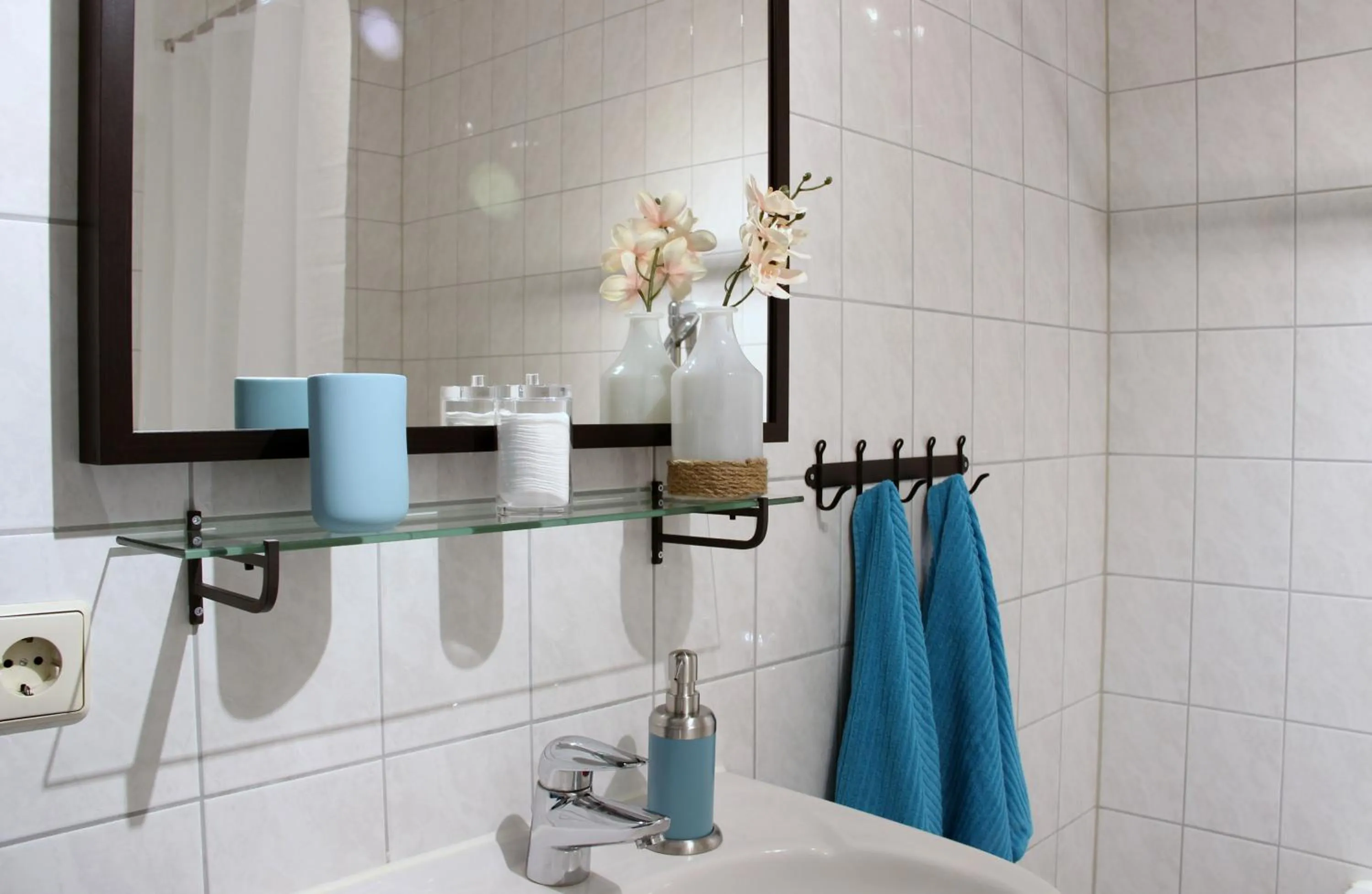 Bathroom in Leon Apartments