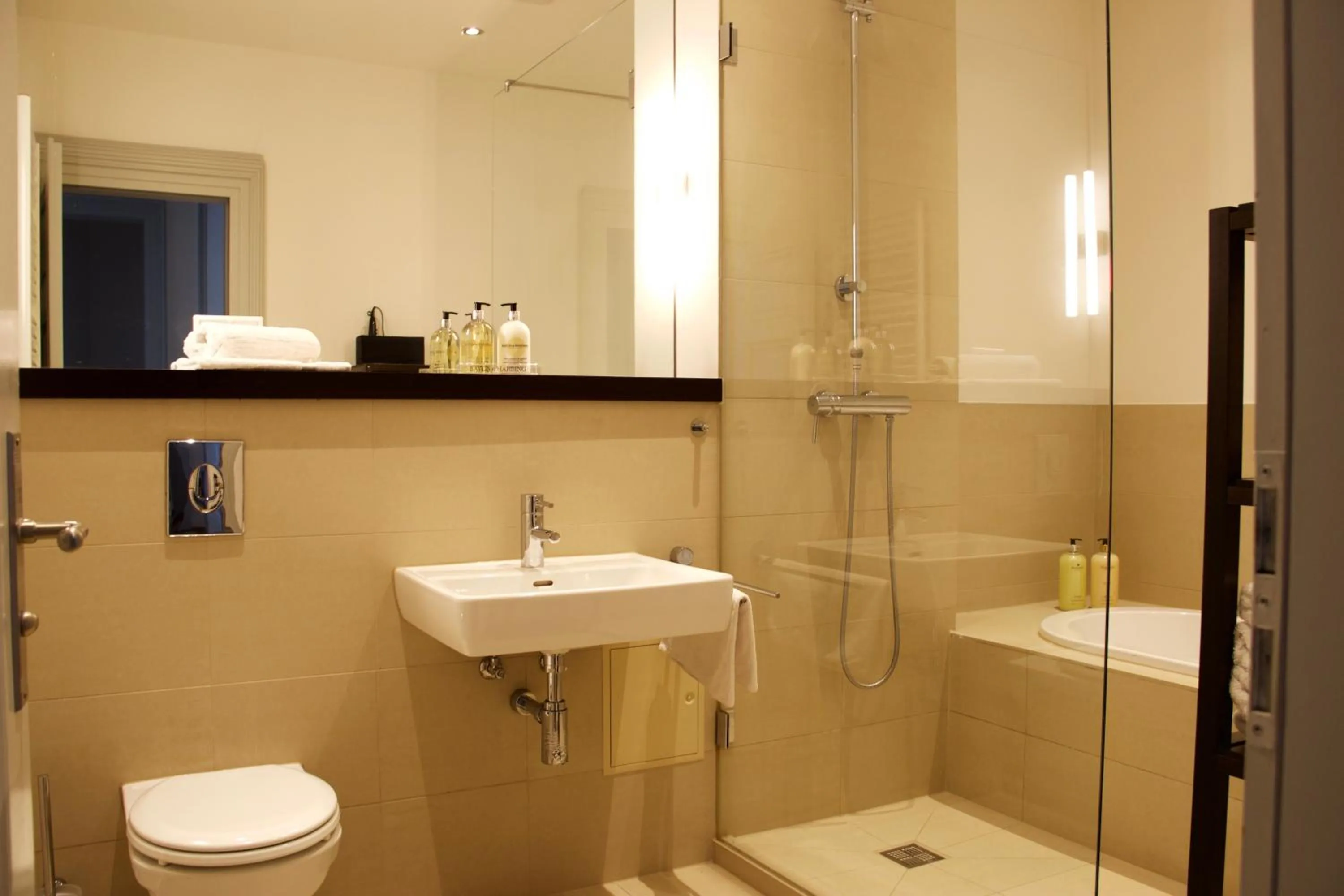 Bathroom in Leon Apartments