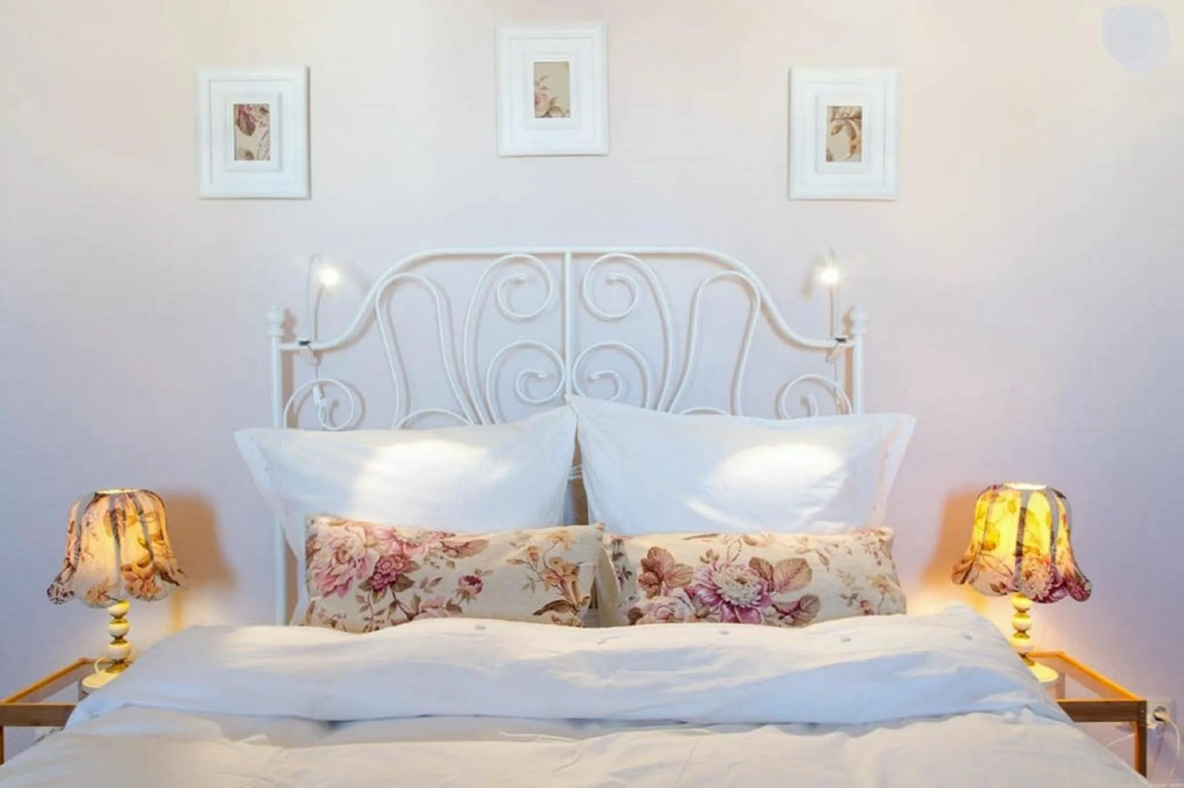 Bed in Leon Apartments