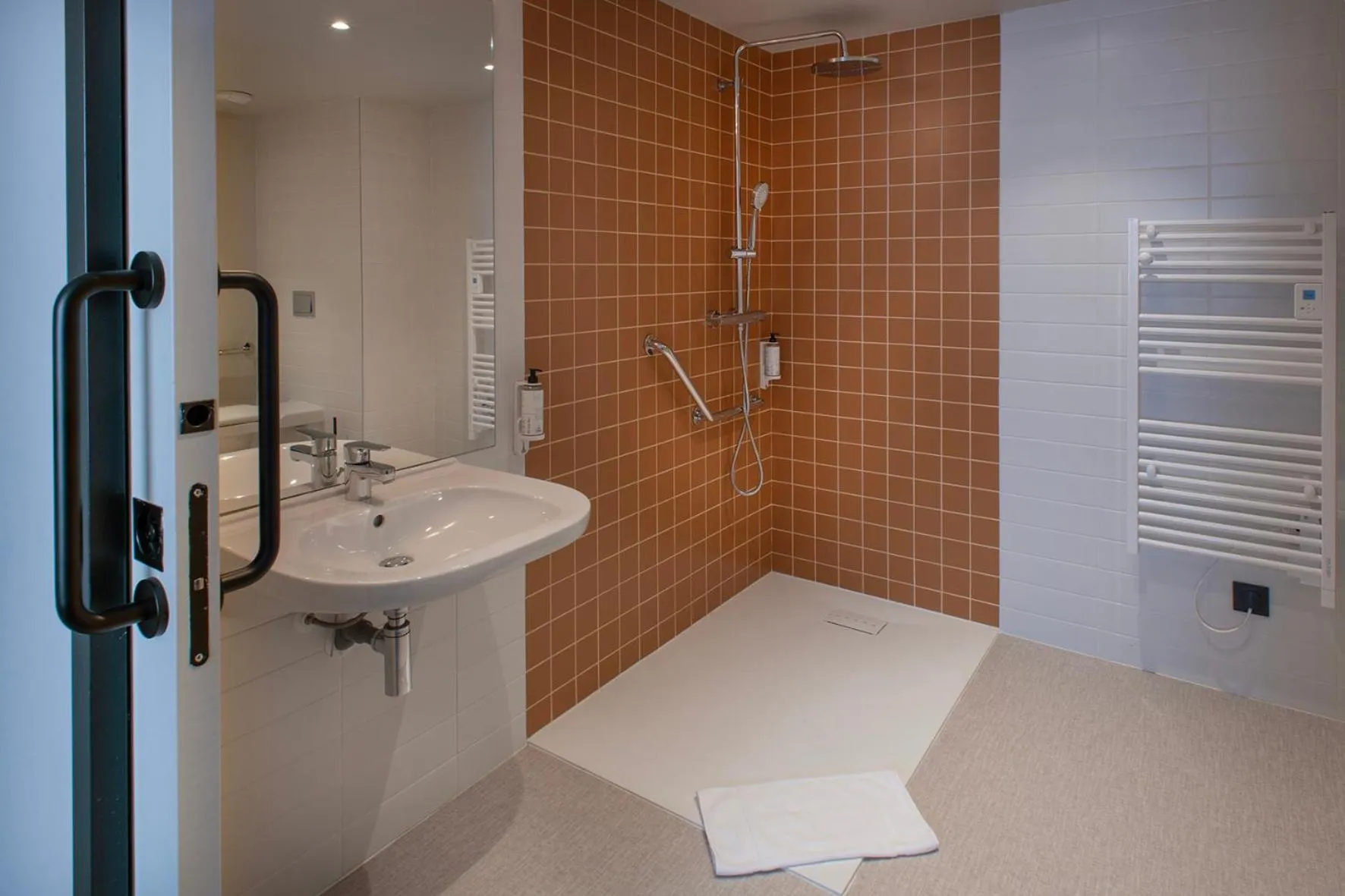Shower in Sevenline Purpan Toulouse