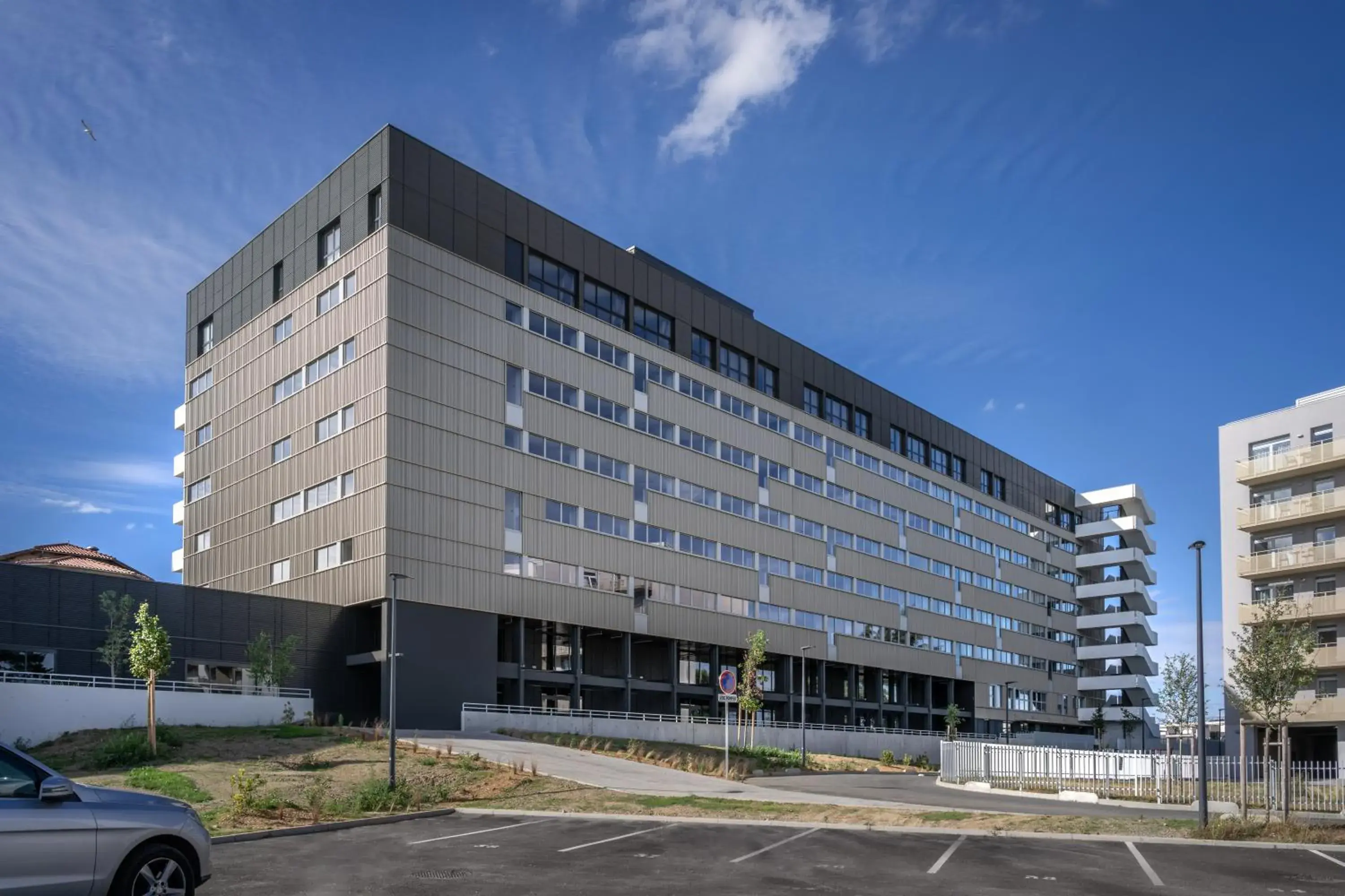 Property building in Sevenline Purpan Toulouse Property building in Sevenline Purpan Toulouse