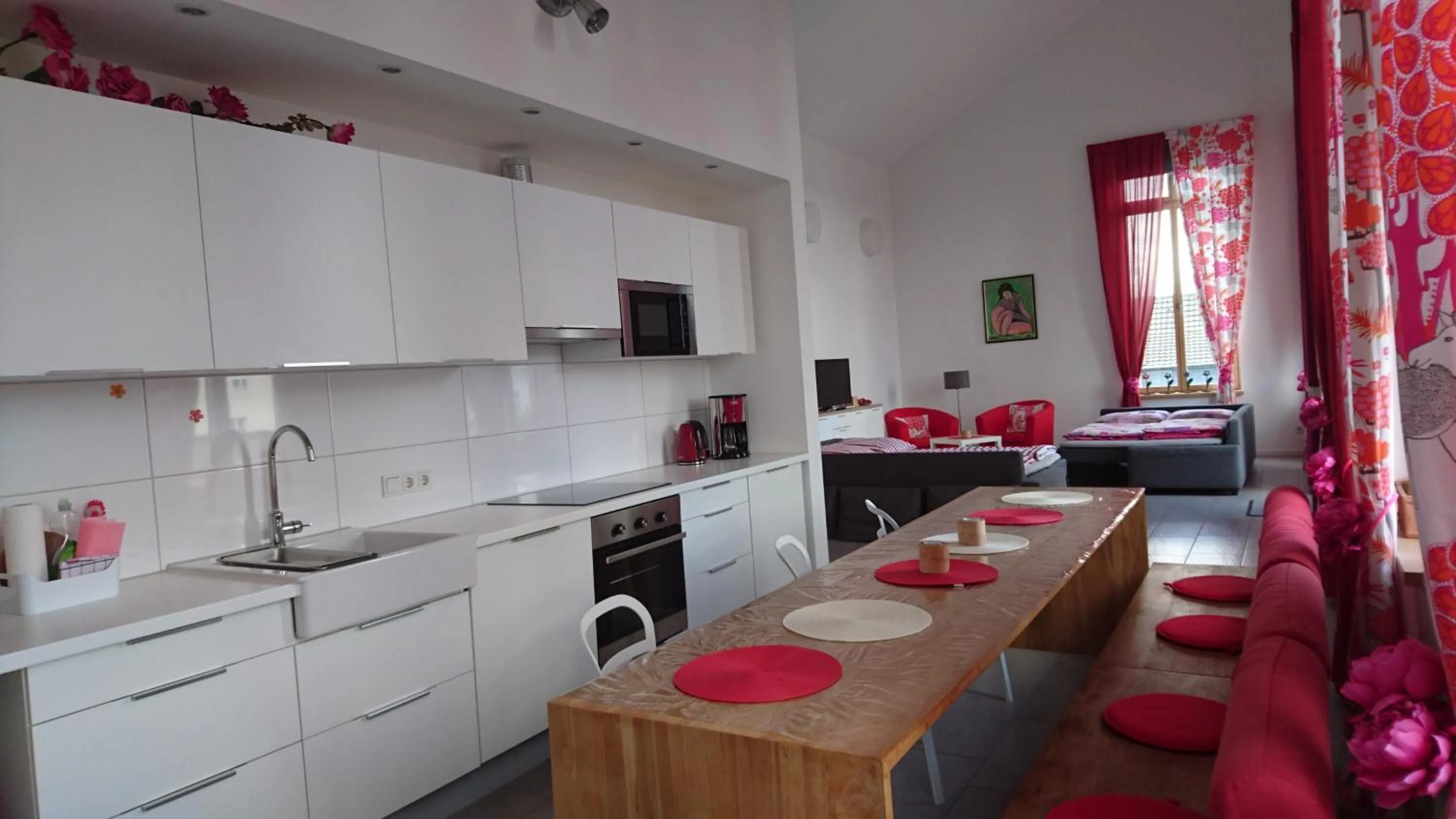Photo of the whole room in Jordanshof Rot