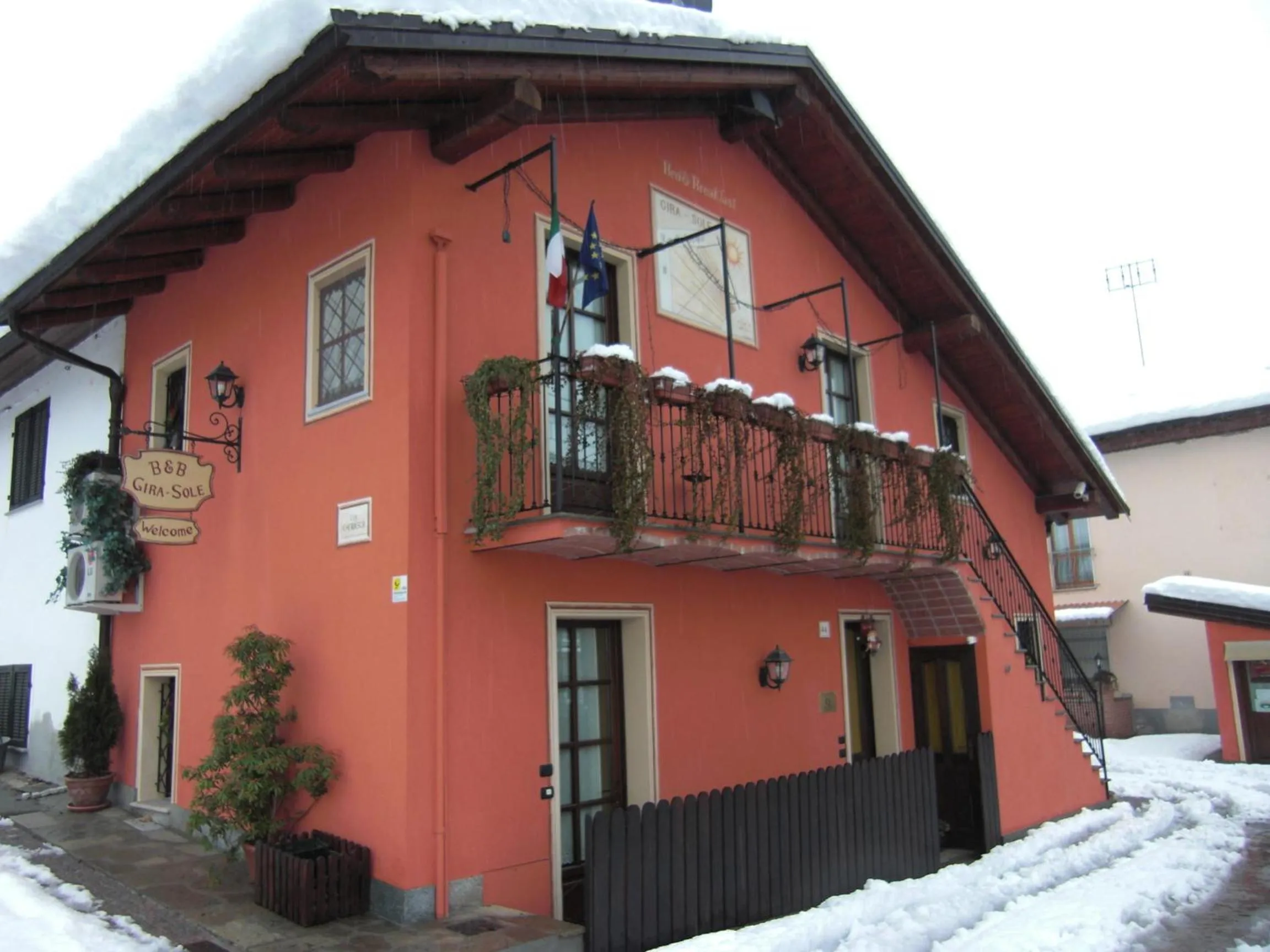 Facade/entrance in B&B Gira-Sole