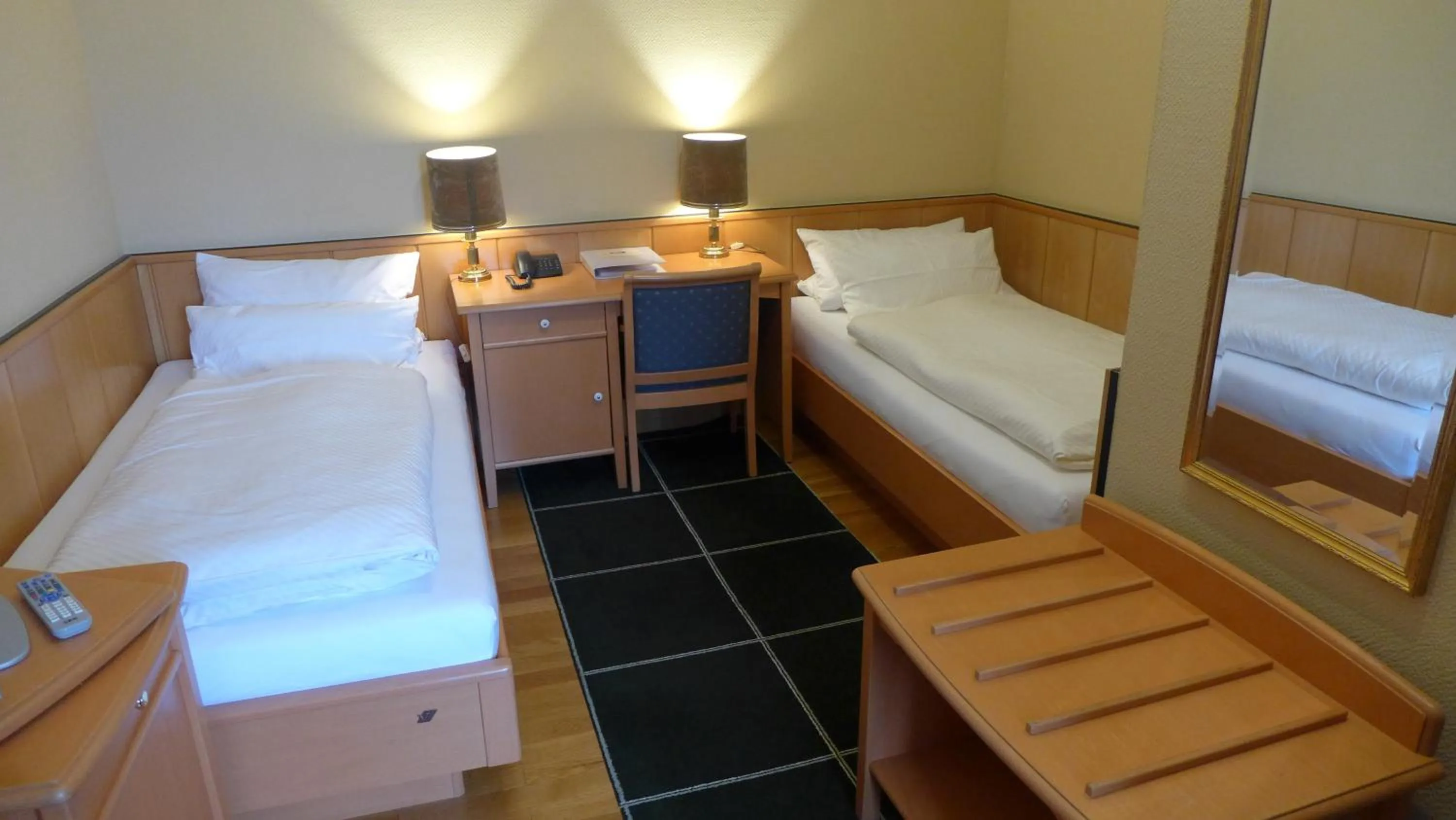 Bed in Central-Hotel Greiveldinger