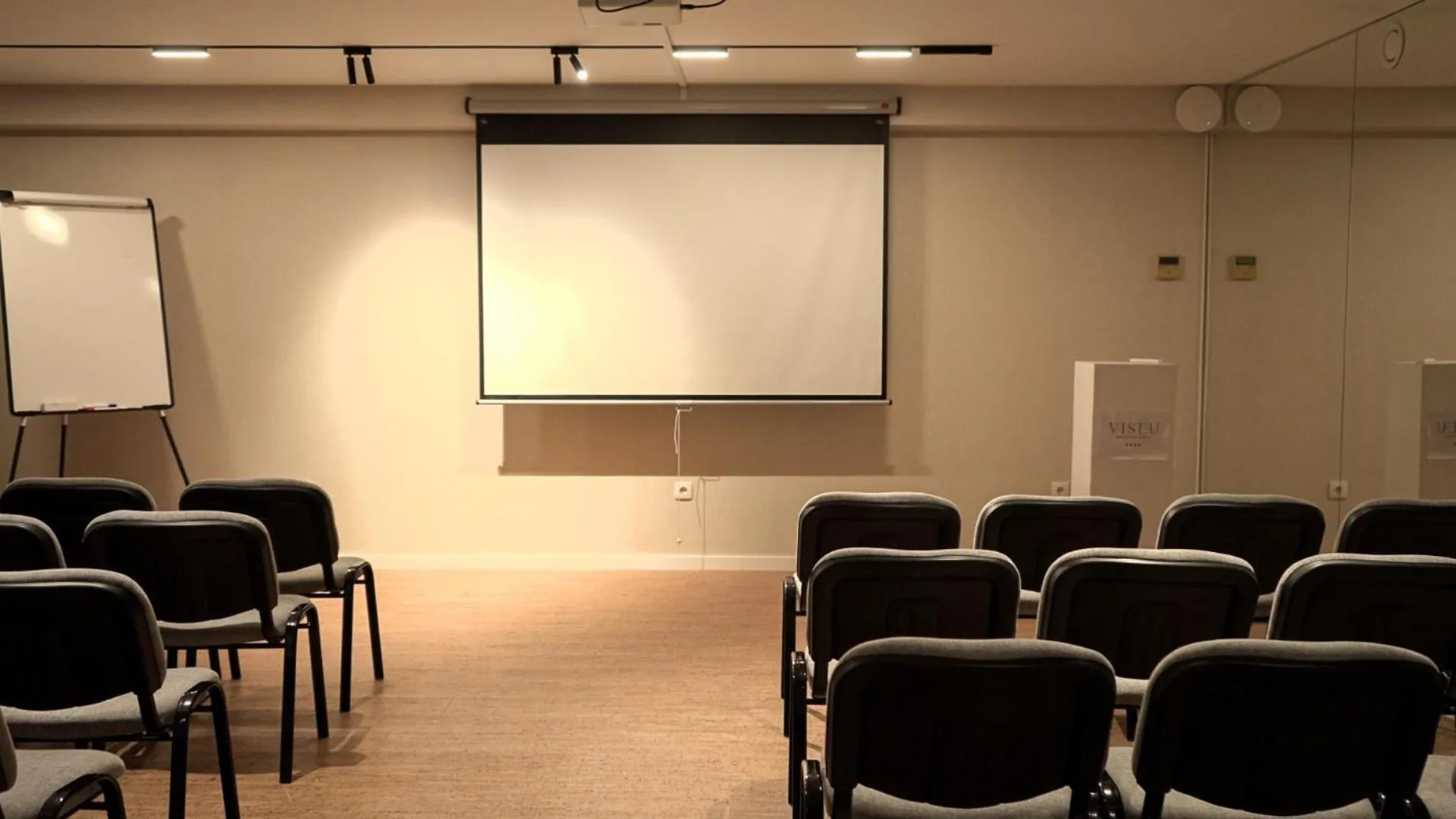 Meeting/conference room in VISEU EXECUTIVE Hotel