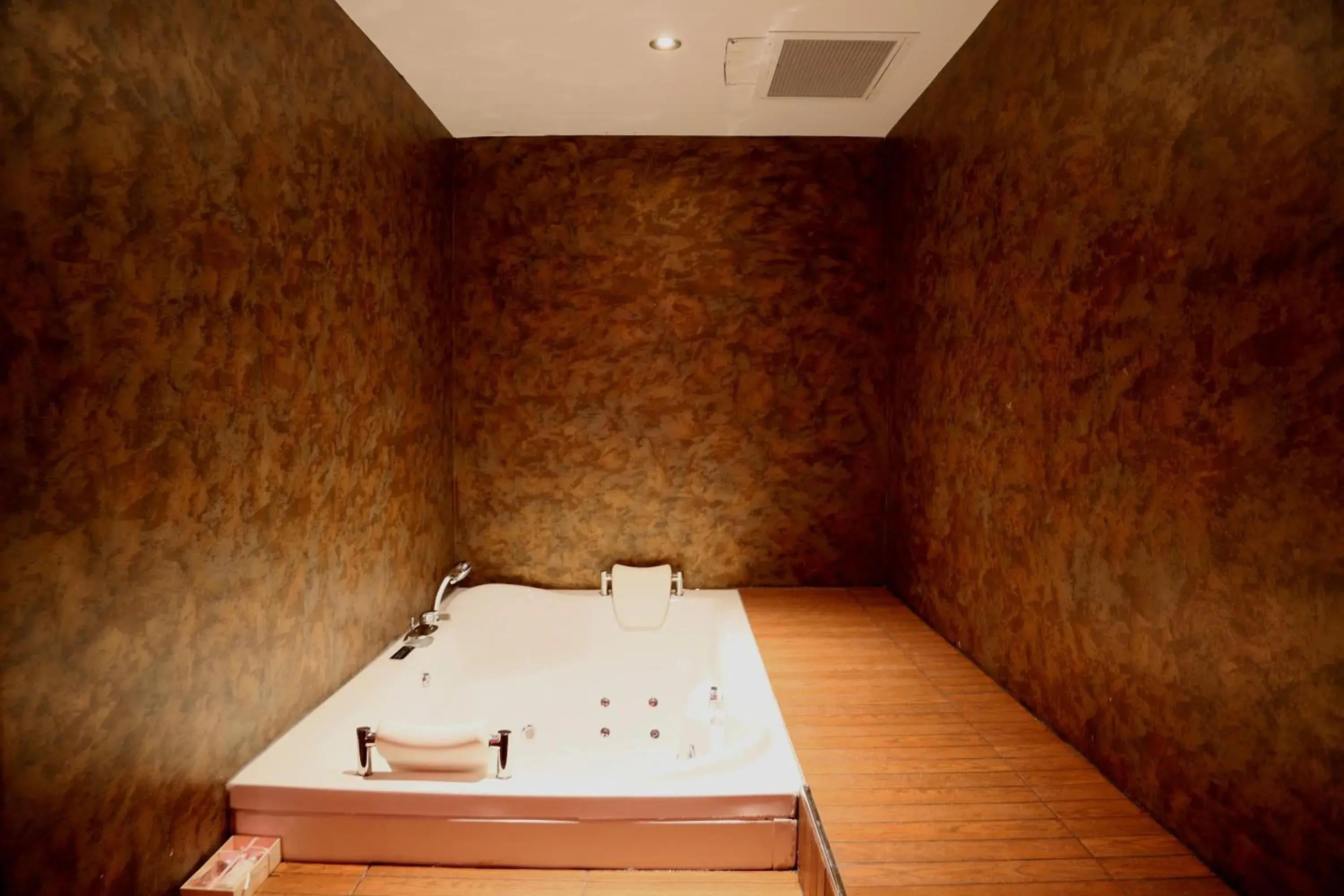 Spa and wellness centre/facilities, Bed in Ramada Hotel & Suites Sisli Spa and wellness centre/facilities, Bed in Ramada Hotel & Suites Sisli