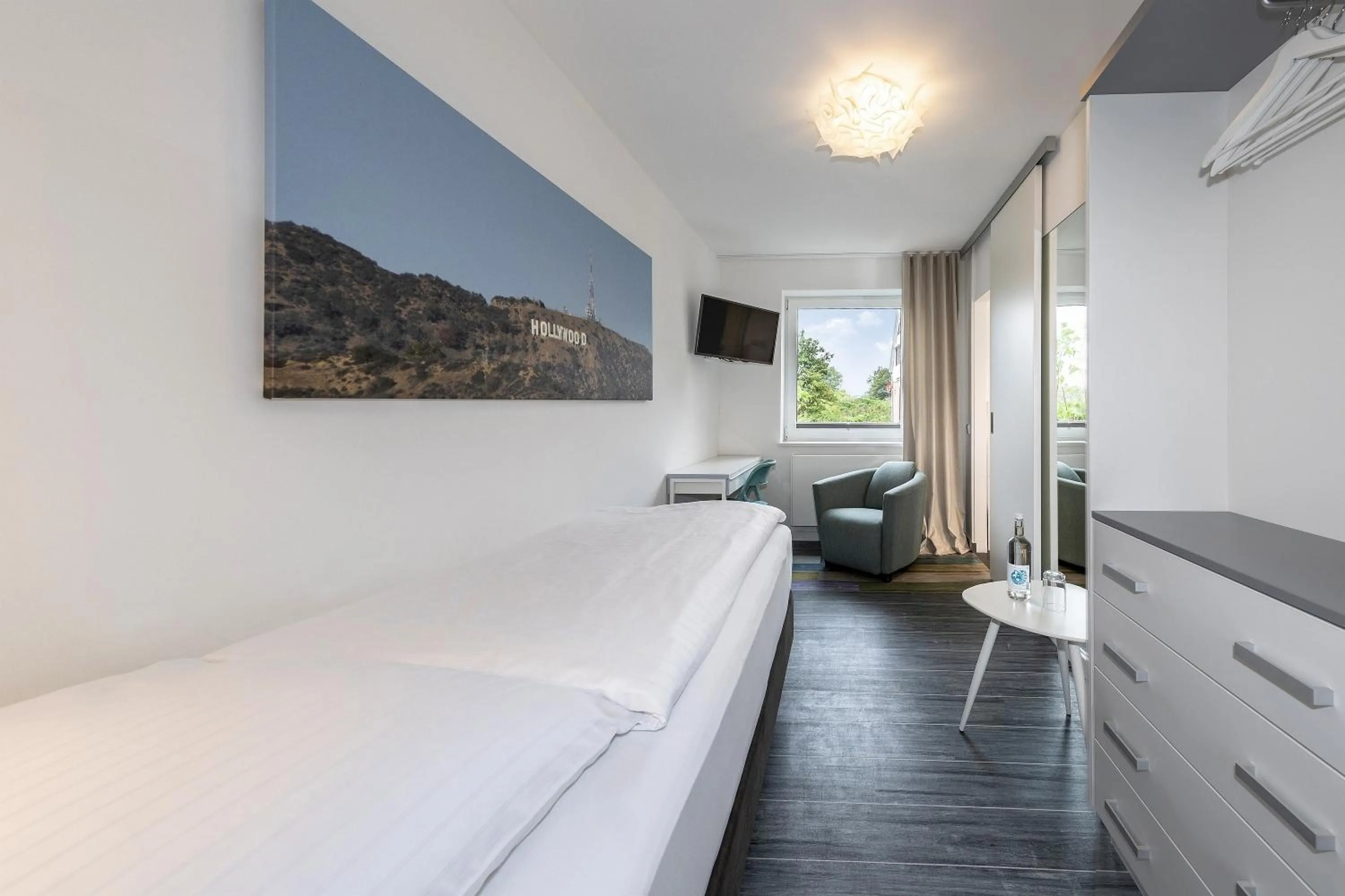 Photo of the whole room, Bed in Beach Hotel California