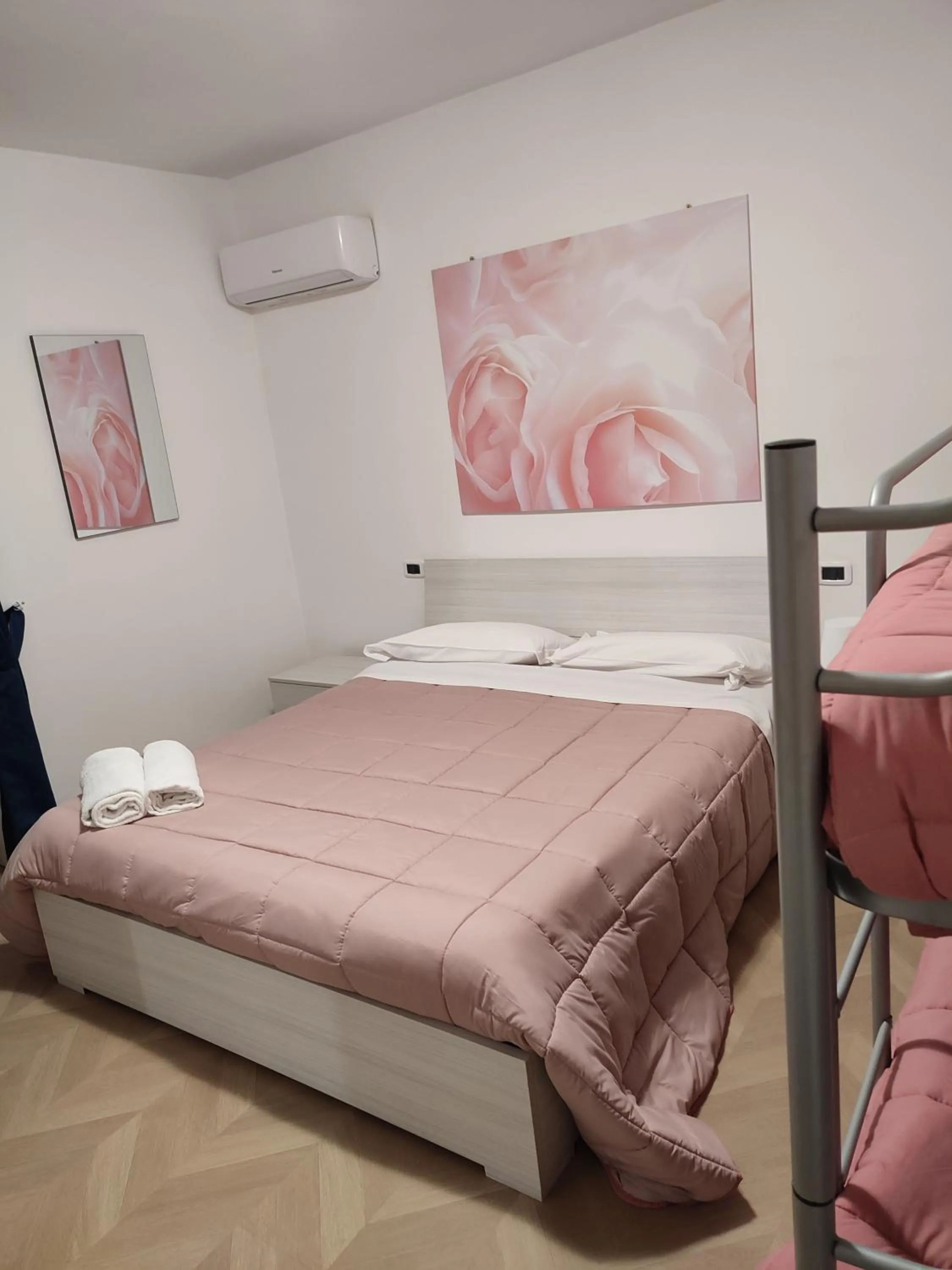 Photo of the whole room, Bed in Villa delle Rose Pompei nuova gestione