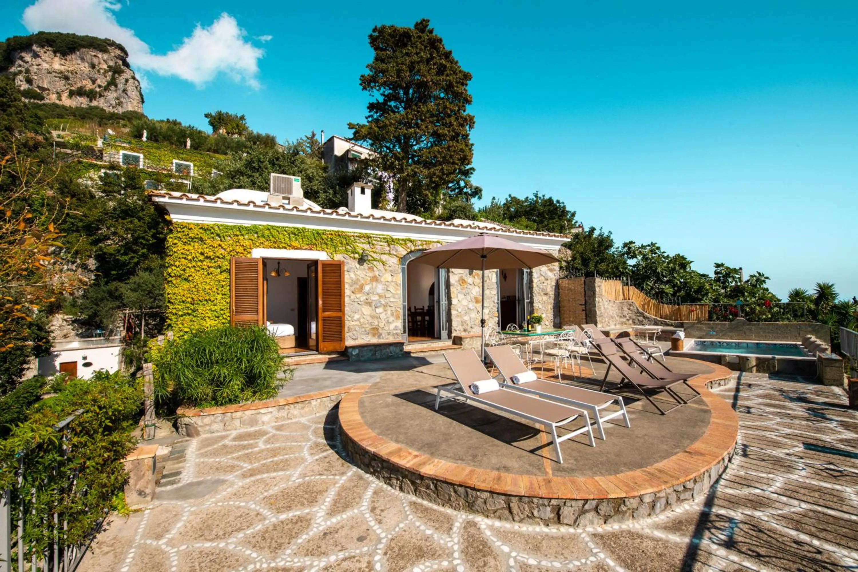 Property building in Ville Olimpo