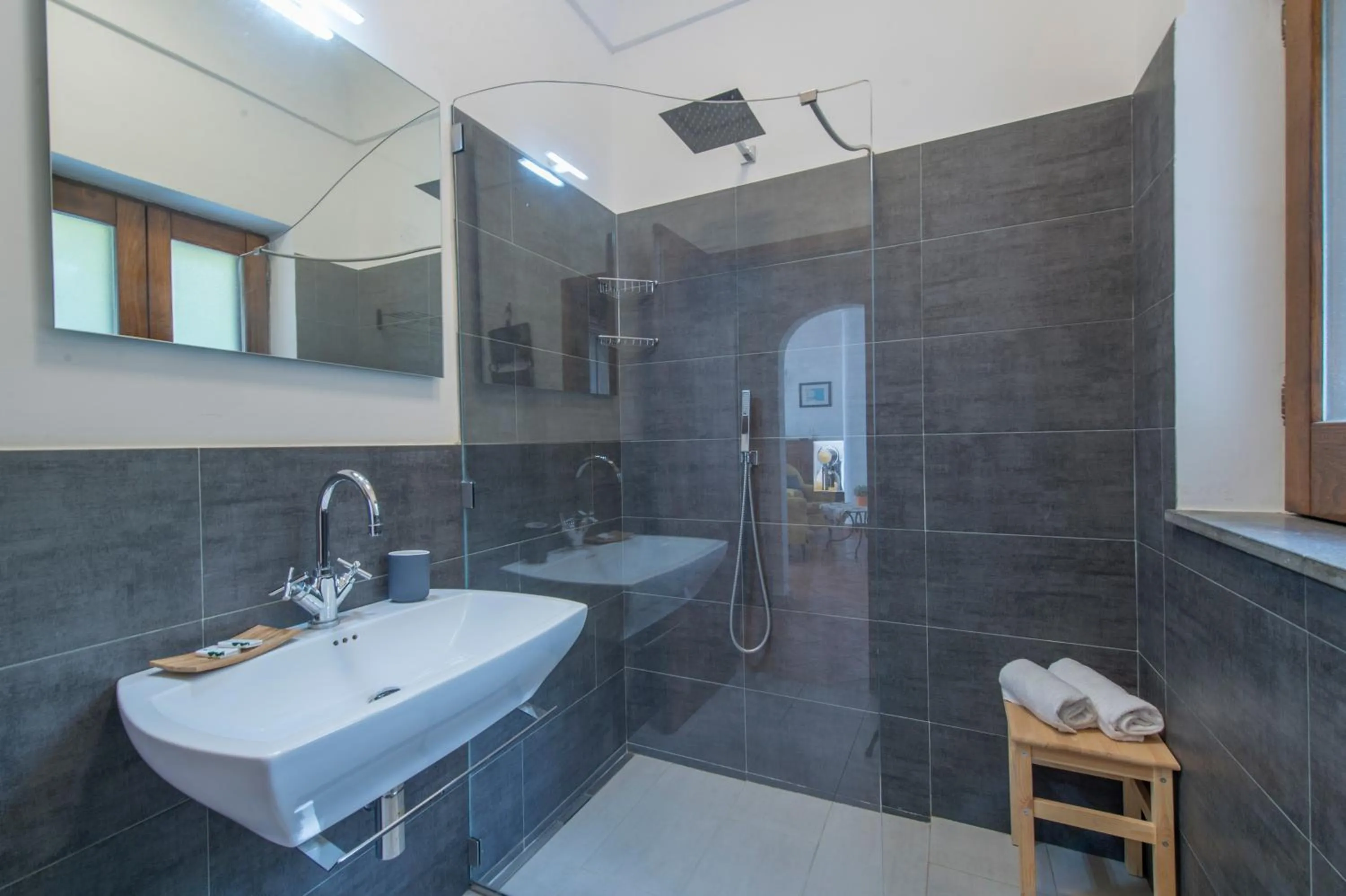 Shower in Ville Olimpo