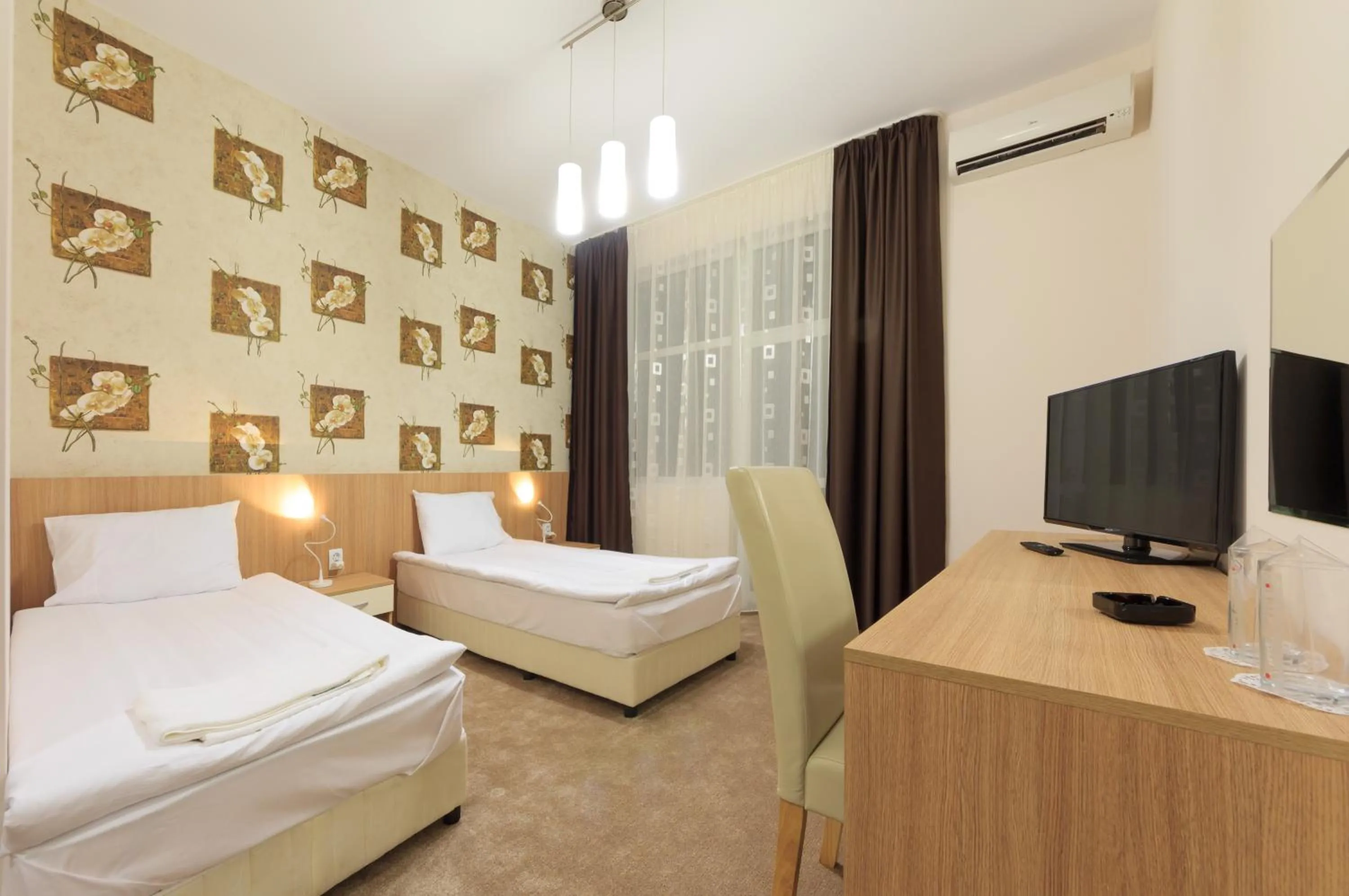 Bedroom, Bed in Sky Hotel