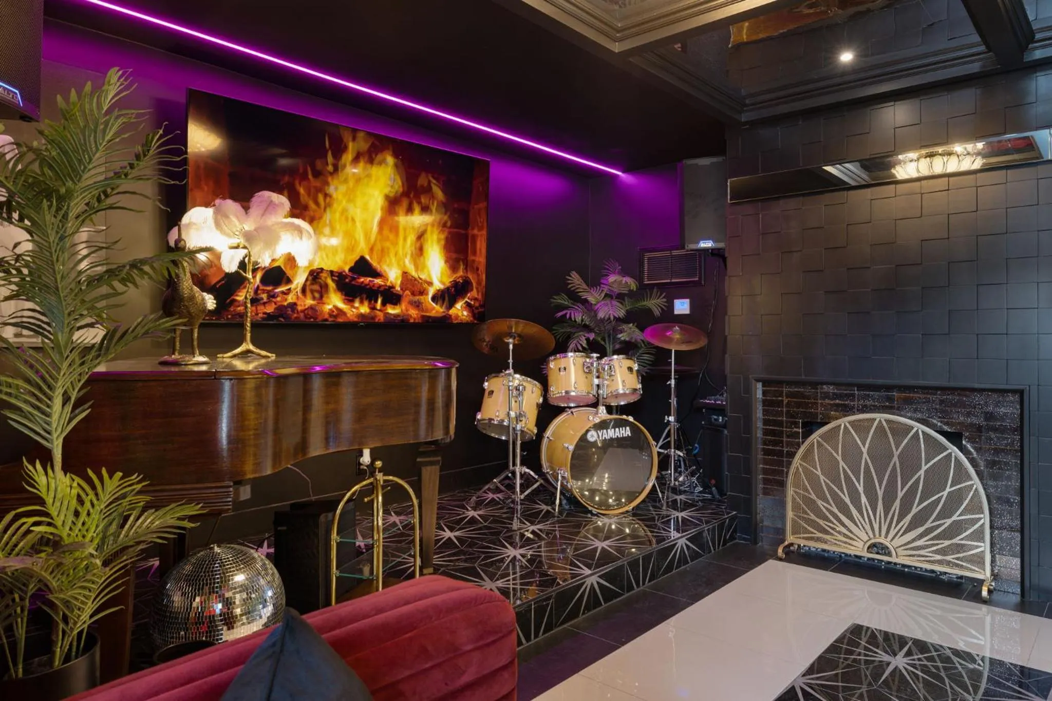 Property building in The Velvet Rope PS