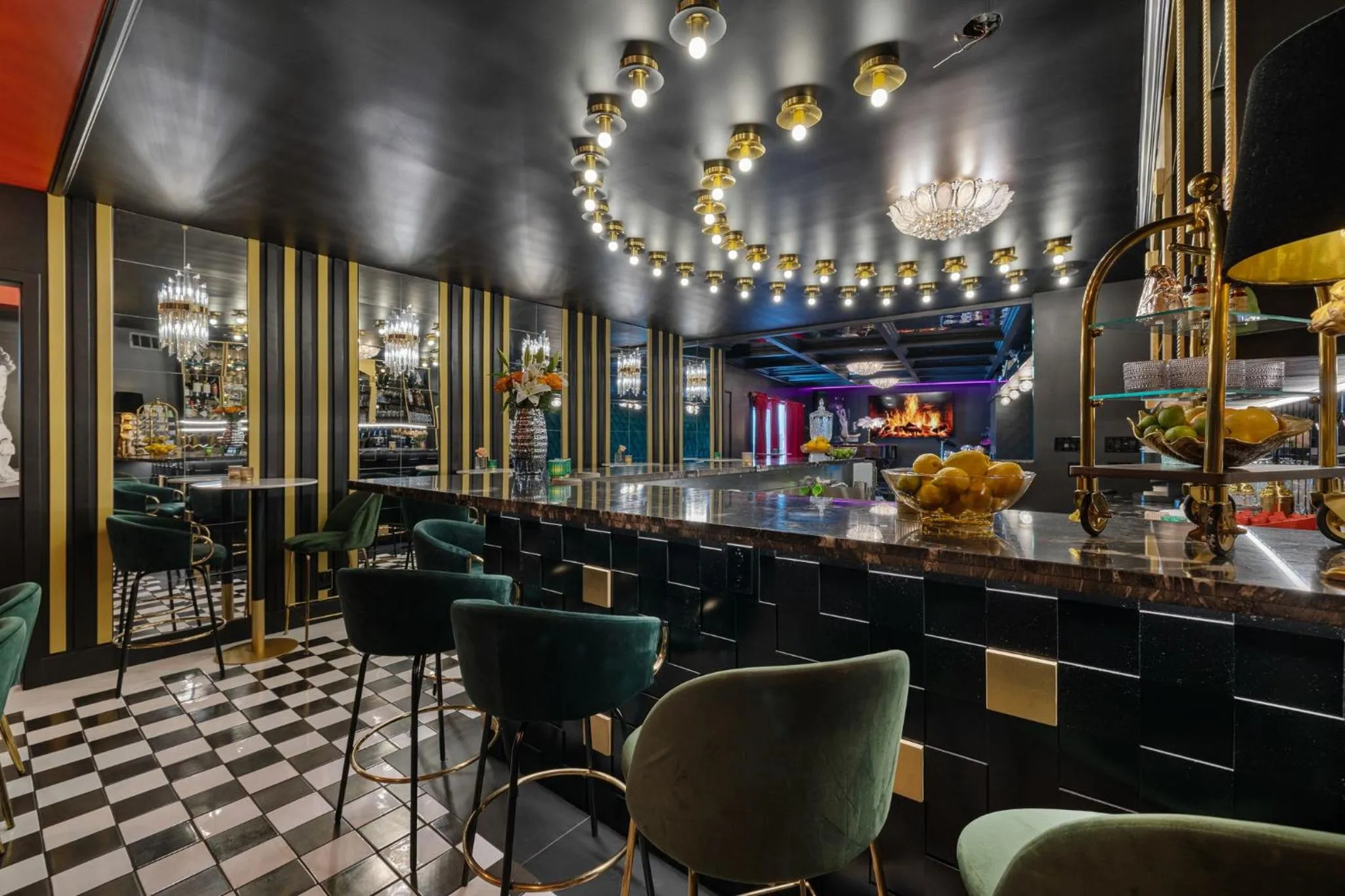 Nightclub / DJ in The Velvet Rope PS