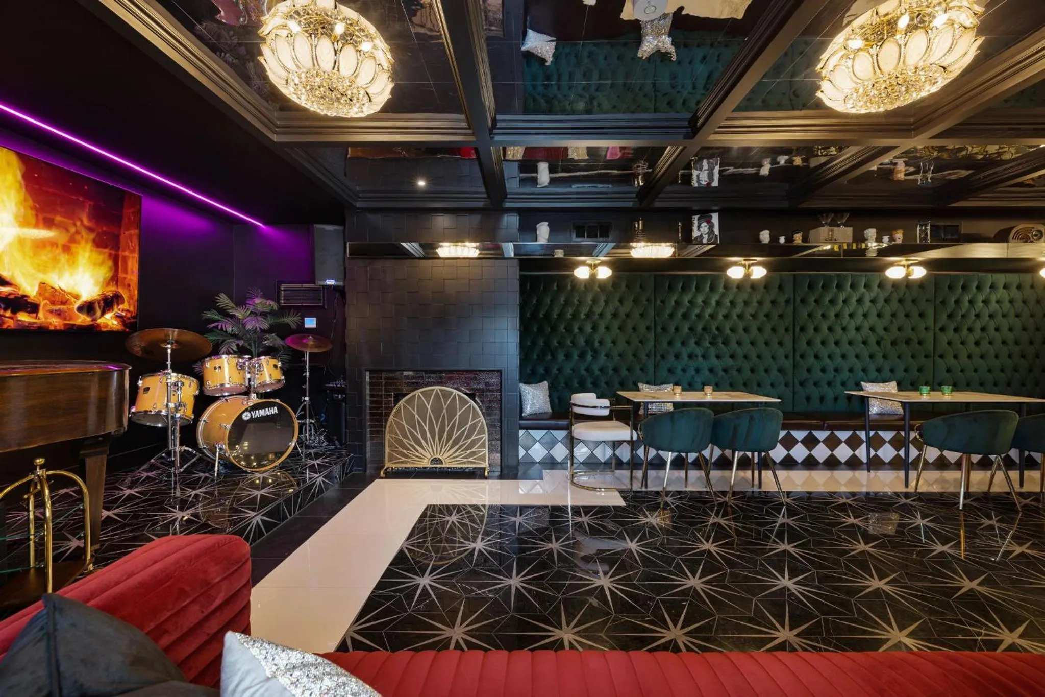 Lounge or bar in The Velvet Rope PS