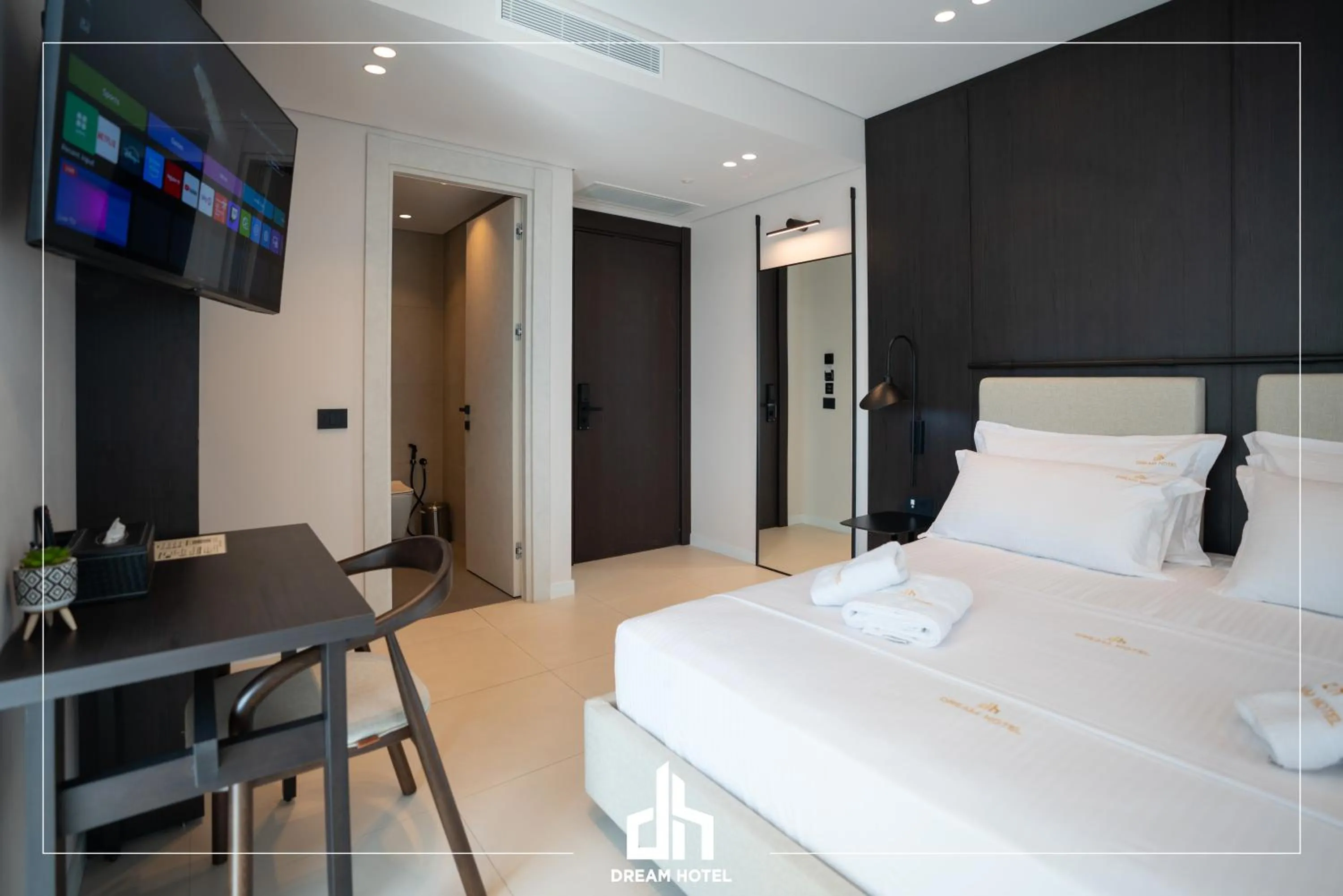 TV and multimedia, Bed in DREAM HOTEL SARANDA