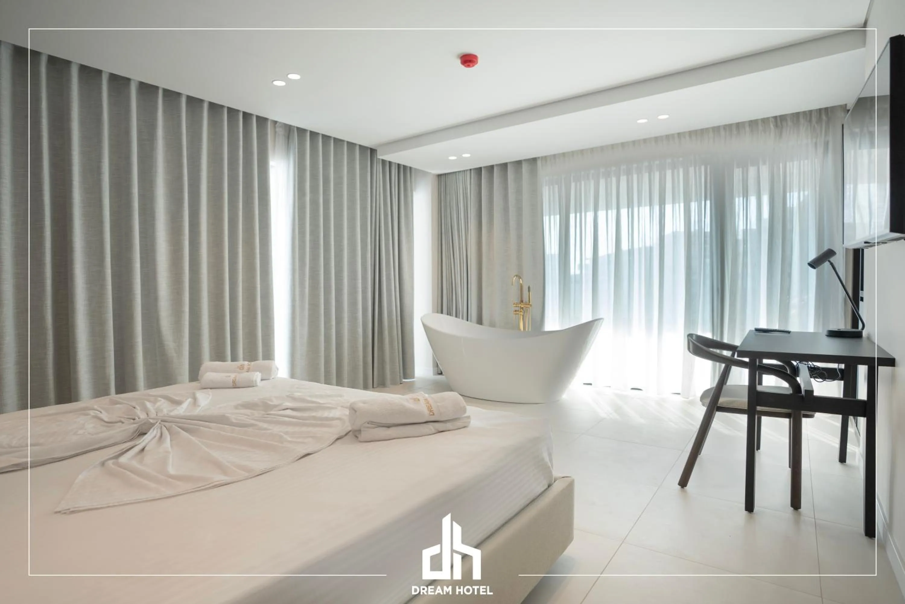 Bed in DREAM HOTEL SARANDA