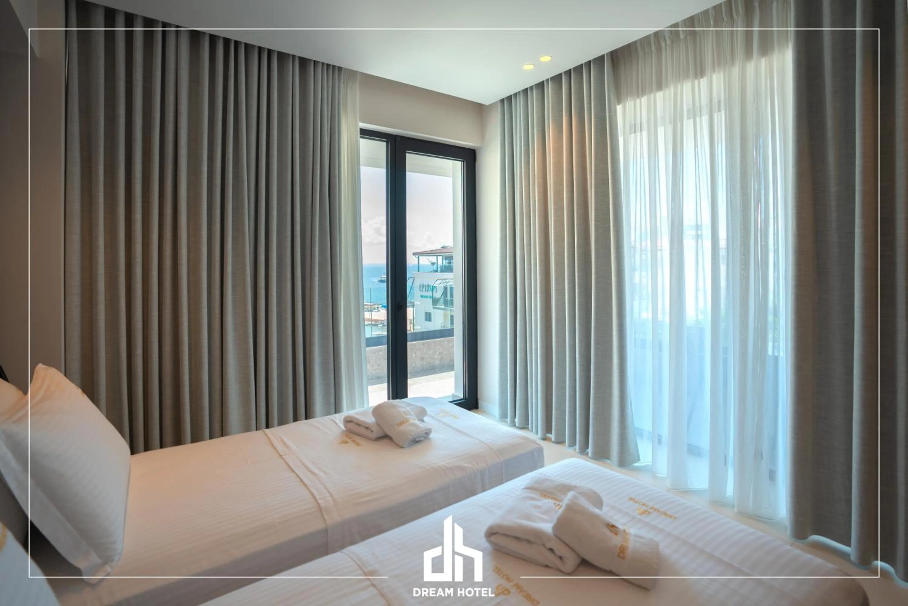 Bed in DREAM HOTEL SARANDA