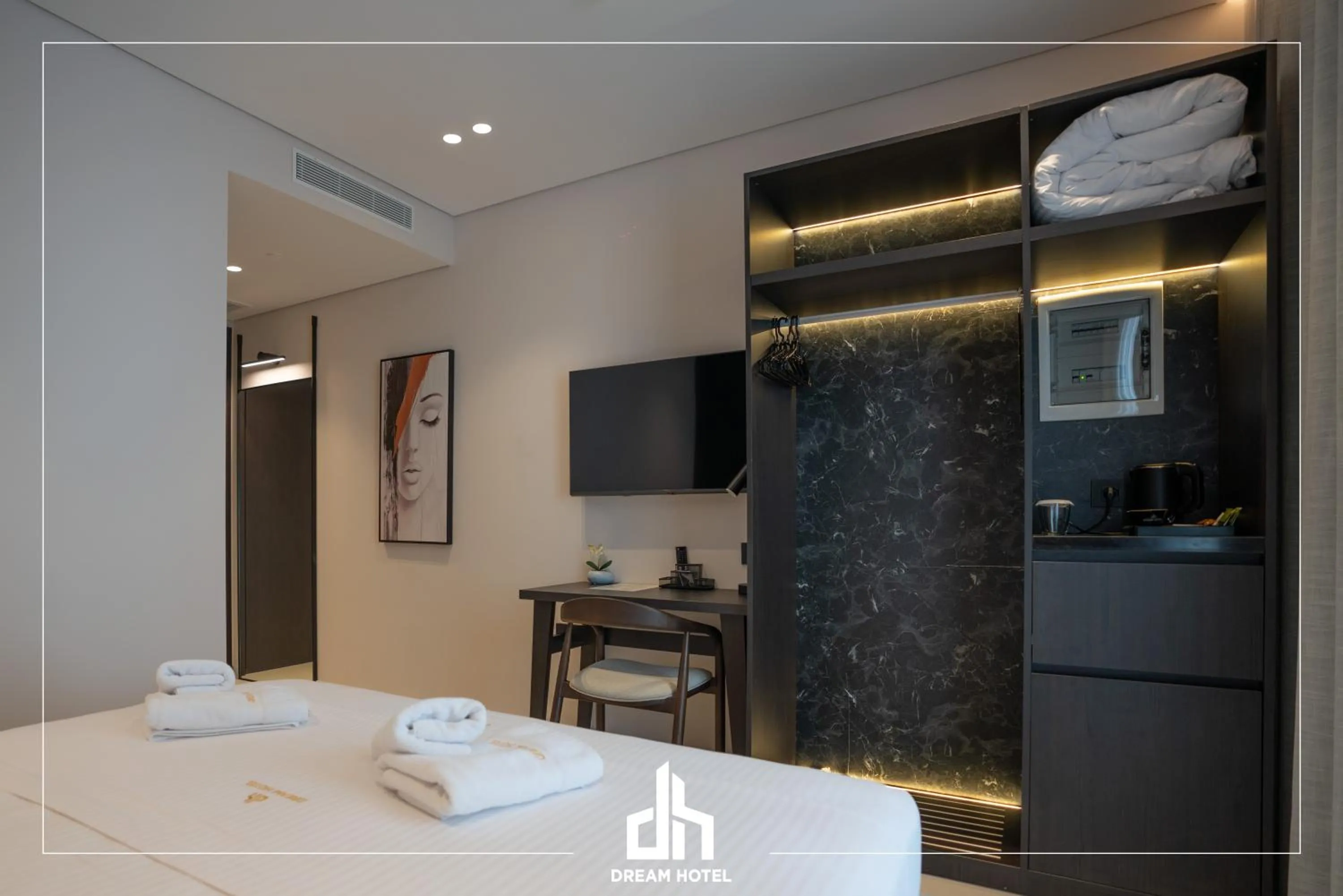 Bed in DREAM HOTEL SARANDA