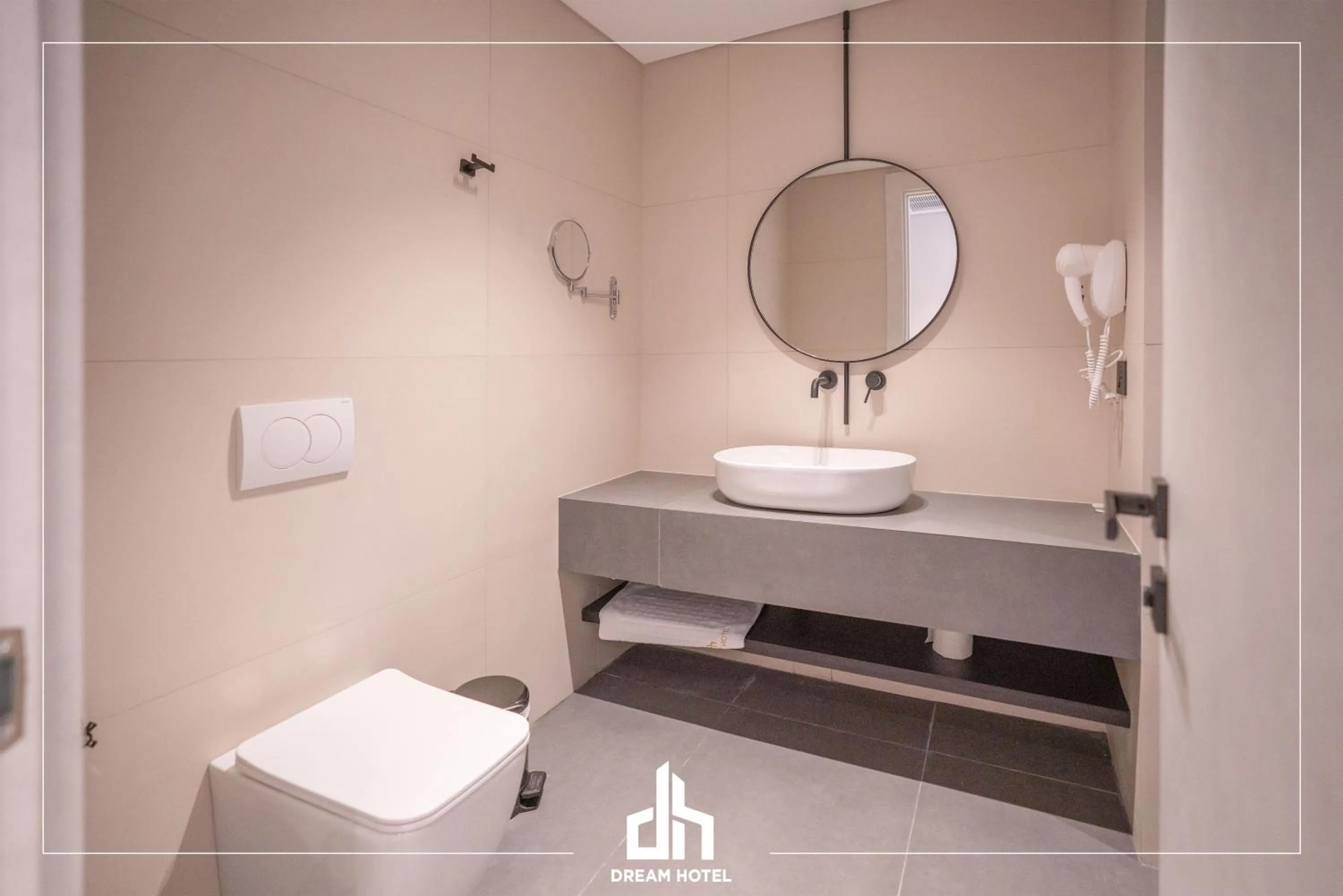 Toilet in DREAM HOTEL SARANDA