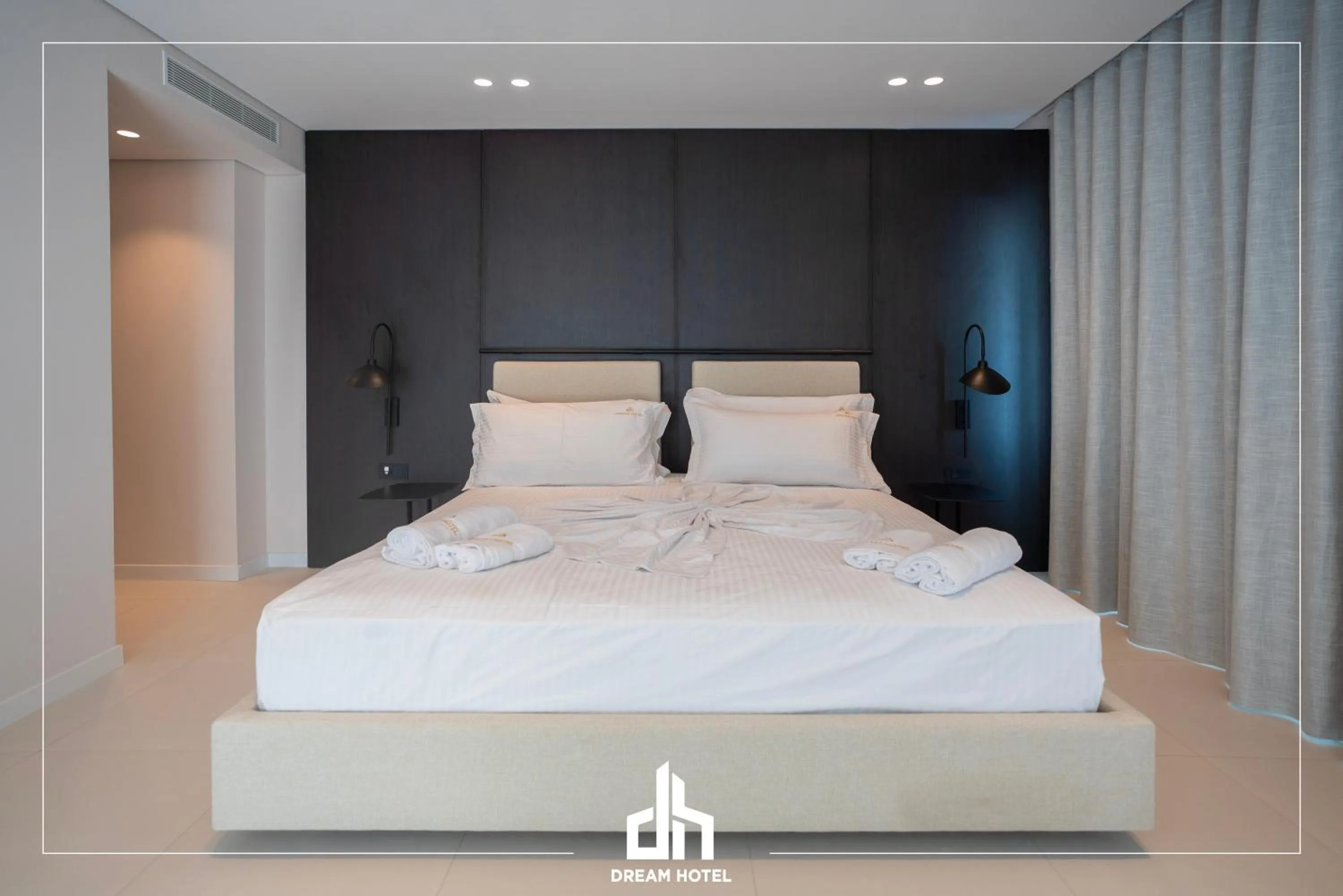 Bed in DREAM HOTEL SARANDA
