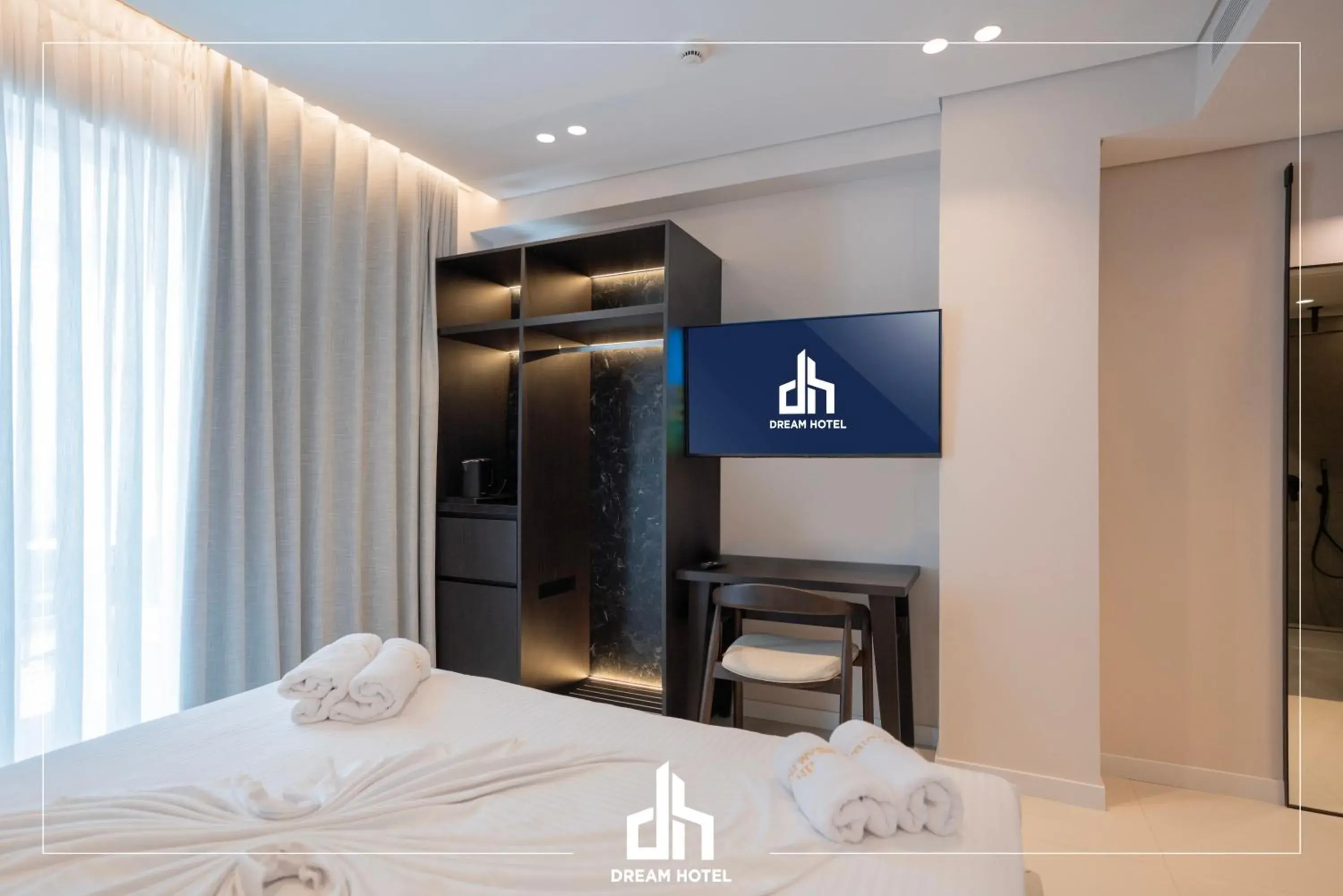 Deluxe Double Room with Balcony and Sea View in DREAM HOTEL SARANDA Deluxe Double Room with Balcony and Sea View in DREAM HOTEL SARANDA