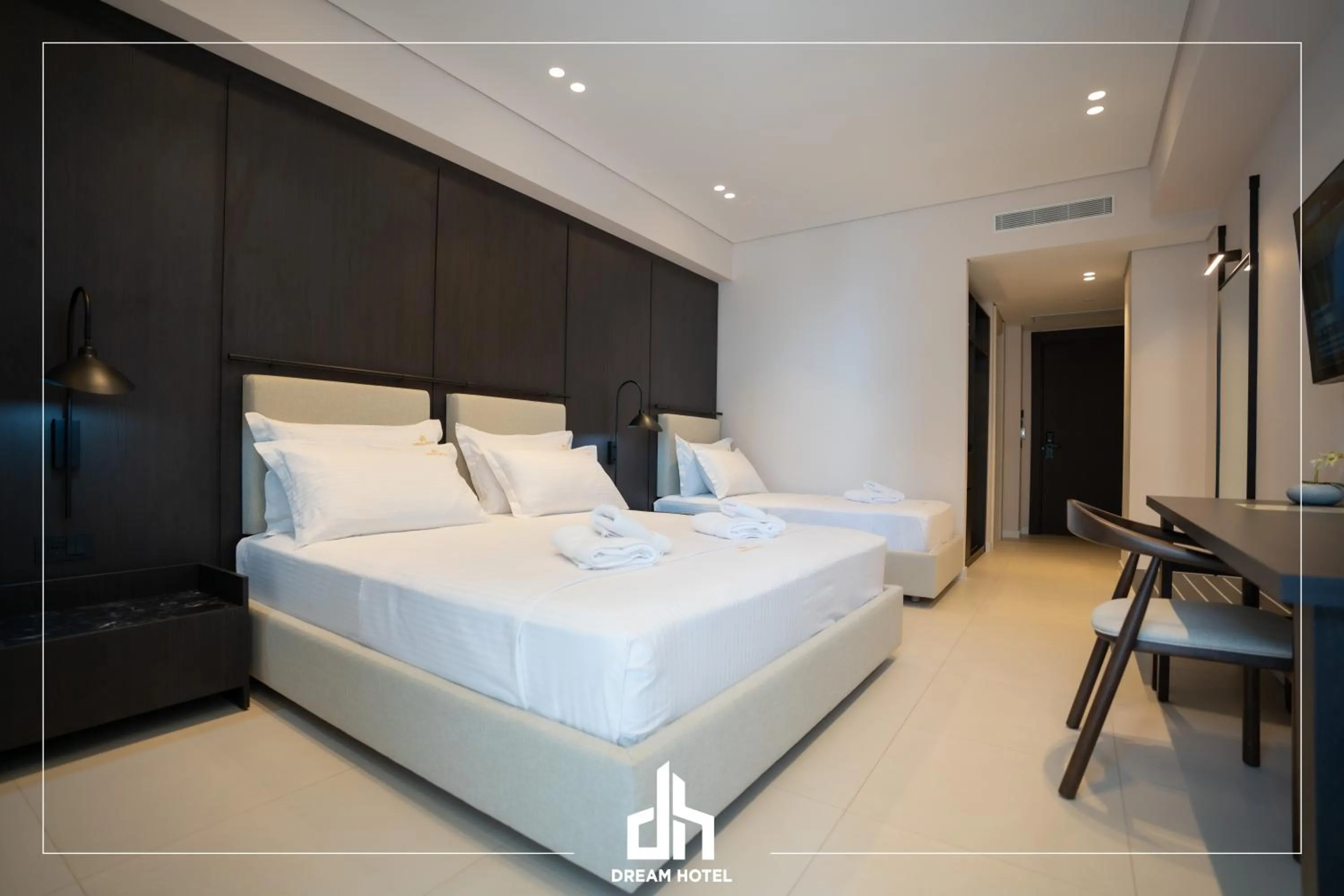 Bed in DREAM HOTEL SARANDA