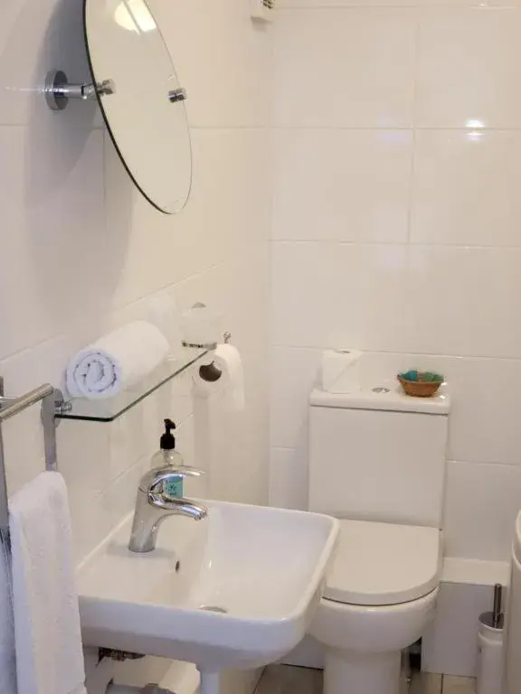 Deluxe Twin Room in AbingPlough House Deluxe Twin Room in AbingPlough House