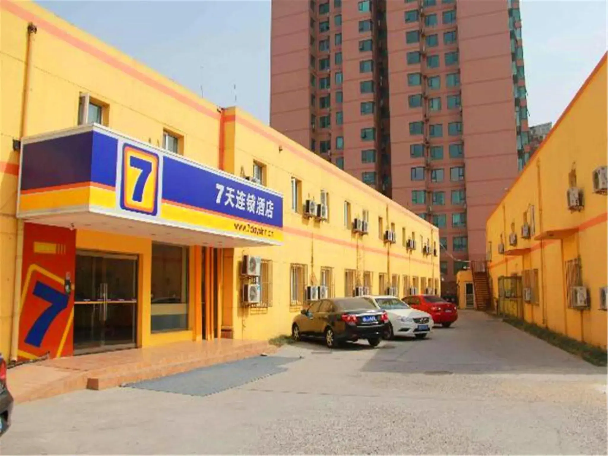 Facade/entrance in 7Days Inn Beijing Liujiayao Station Facade/entrance in 7Days Inn Beijing Liujiayao Station