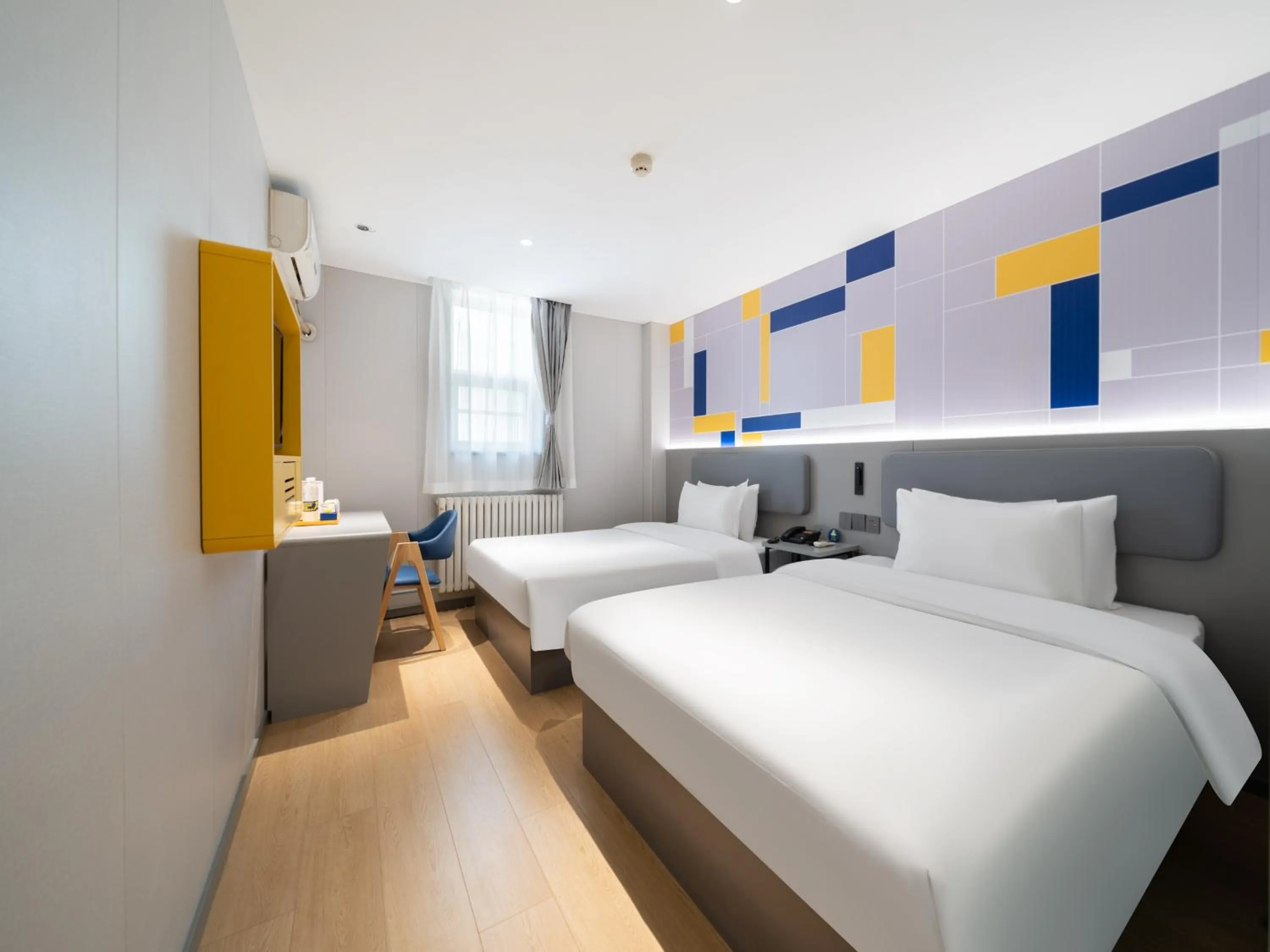 Bed in 7Days Inn Railway Station Xi'an Wulukou Subway Station