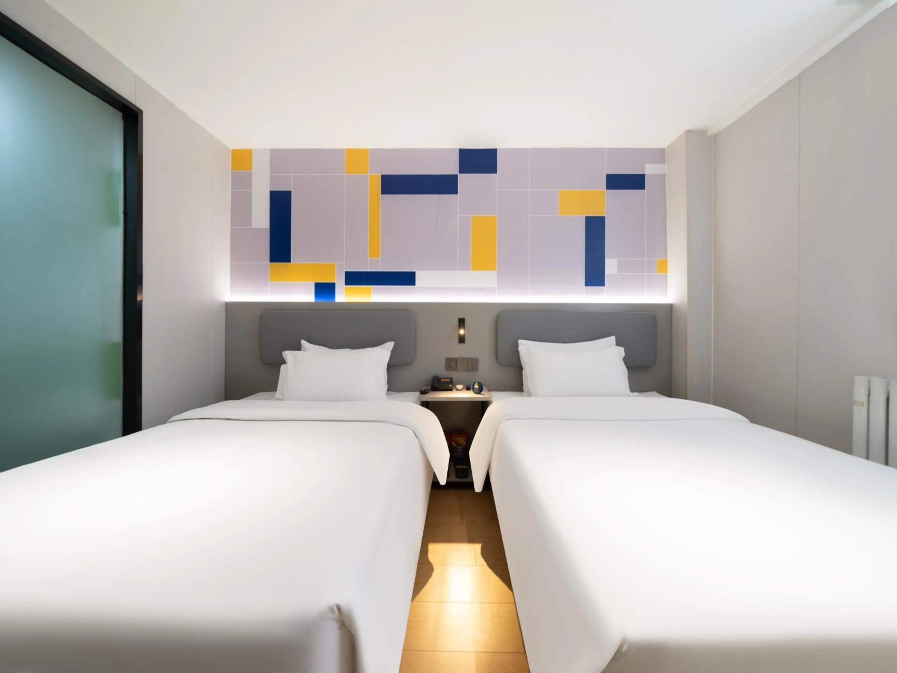 Photo of the whole room, Bed in 7Days Inn Railway Station Xi'an Wulukou Subway Station