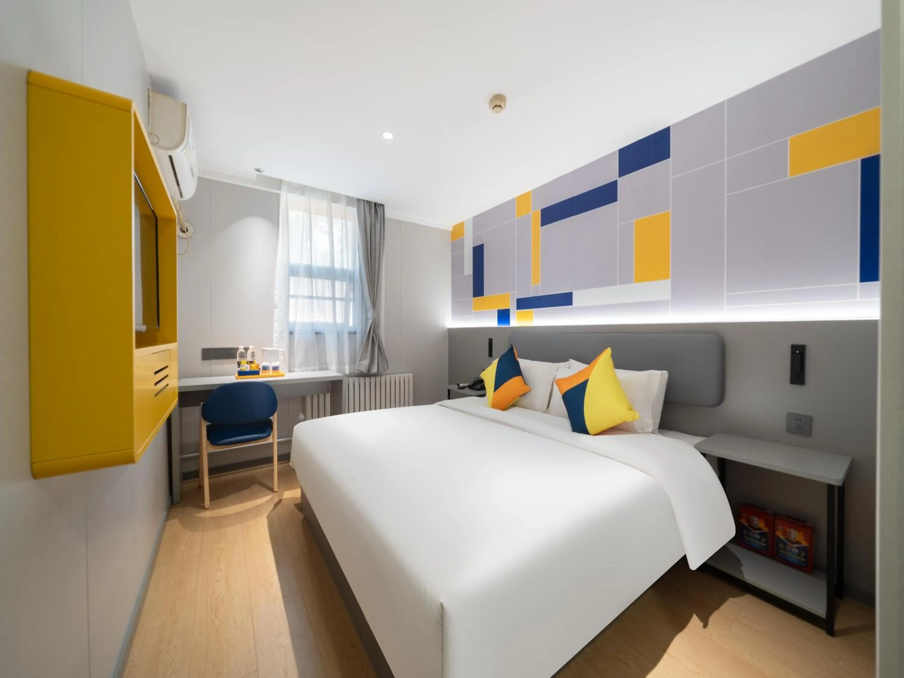 Bed in 7Days Inn Railway Station Xi'an Wulukou Subway Station