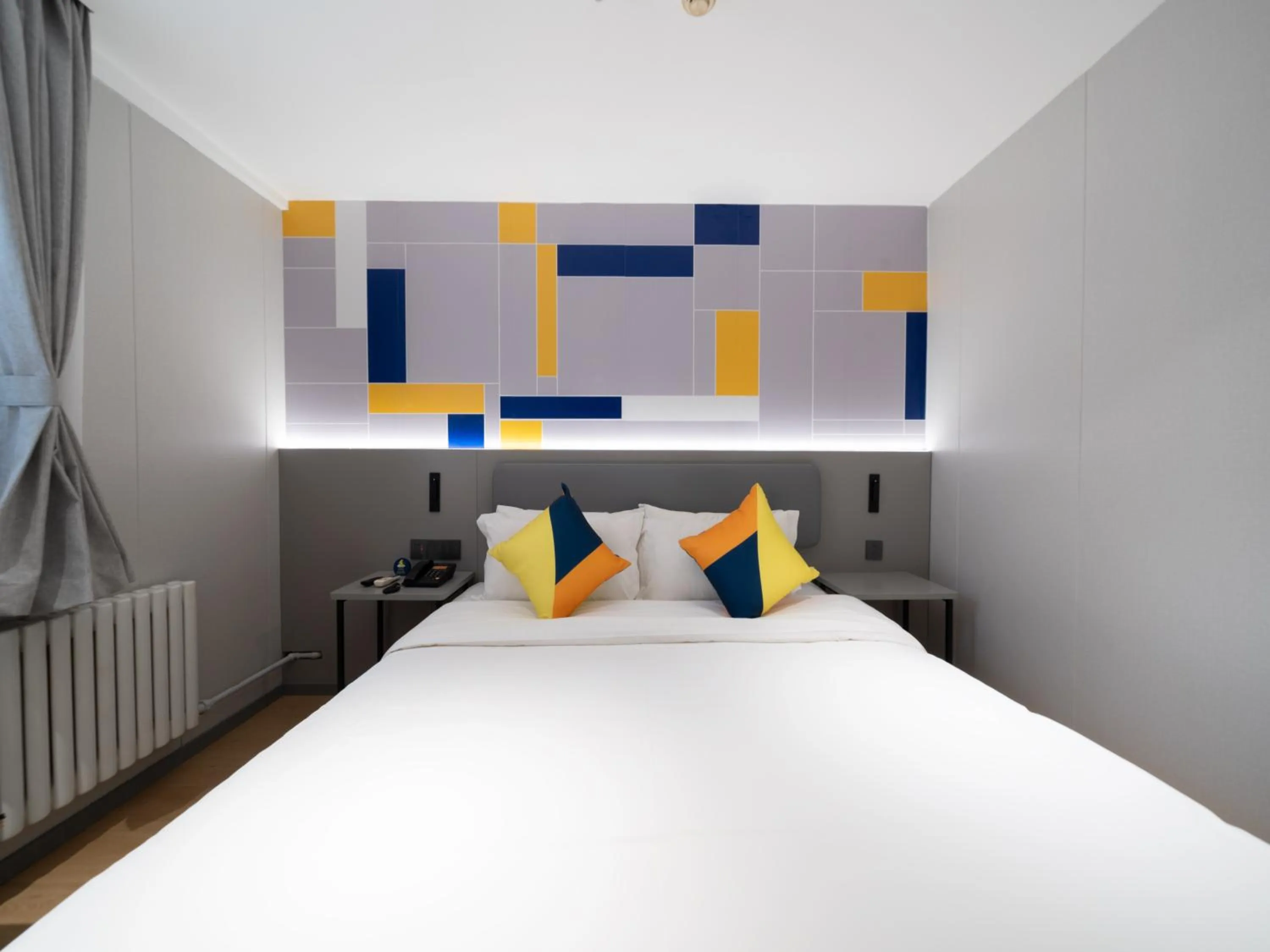 Bed in 7Days Inn Railway Station Xi'an Wulukou Subway Station